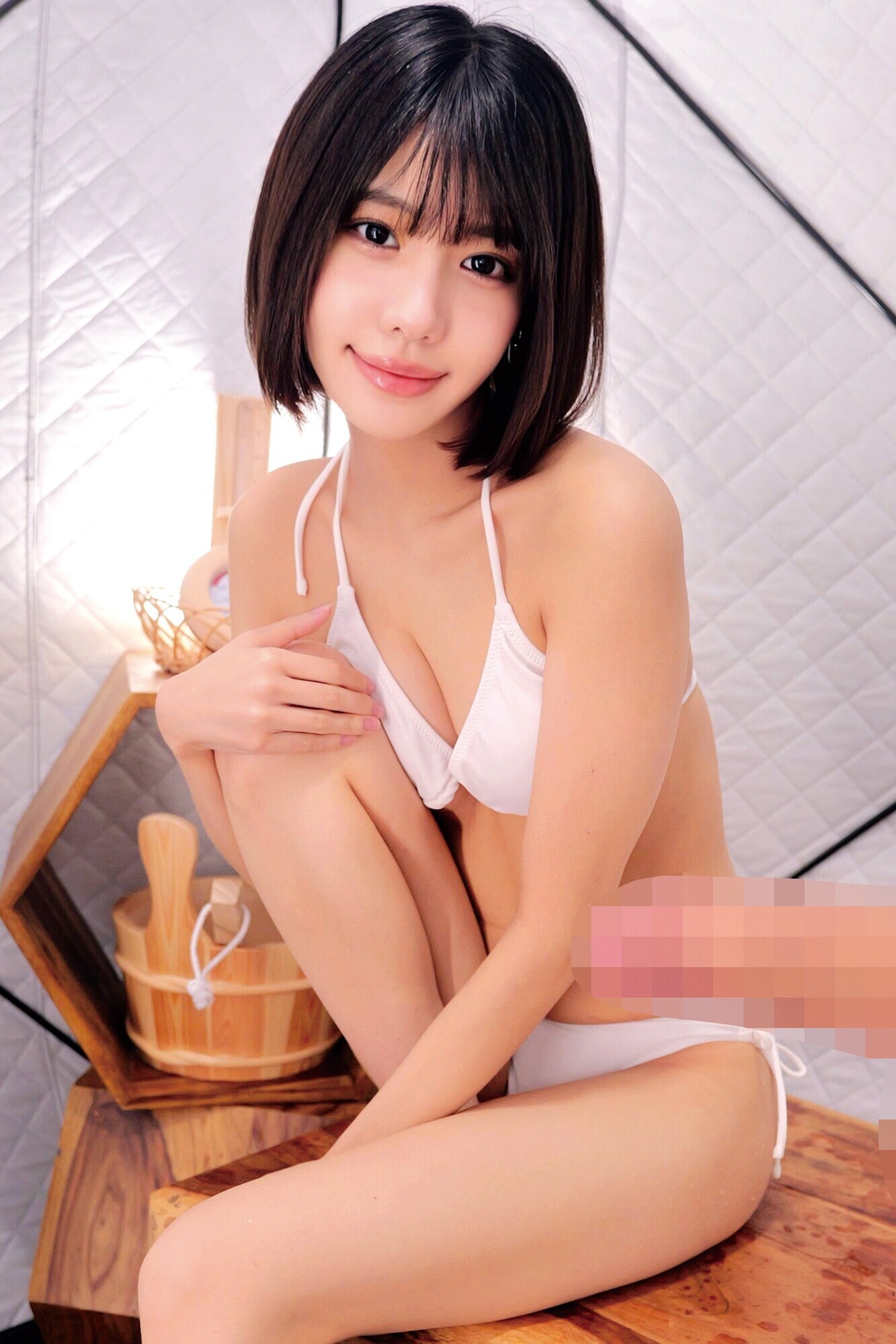 素人女子大生限定！移動式サウナにデカチン男＆ウブなハニカミ娘が2人っきり！？の状況でムクムクと膨らんでしまった勃起ち○こを見せつけせんずり鑑賞！気まずさと興奮で発汗効果MAX！このままだと外に決して出られない状況で2人の男女はどうなってしまうのか検証！！ 画像1