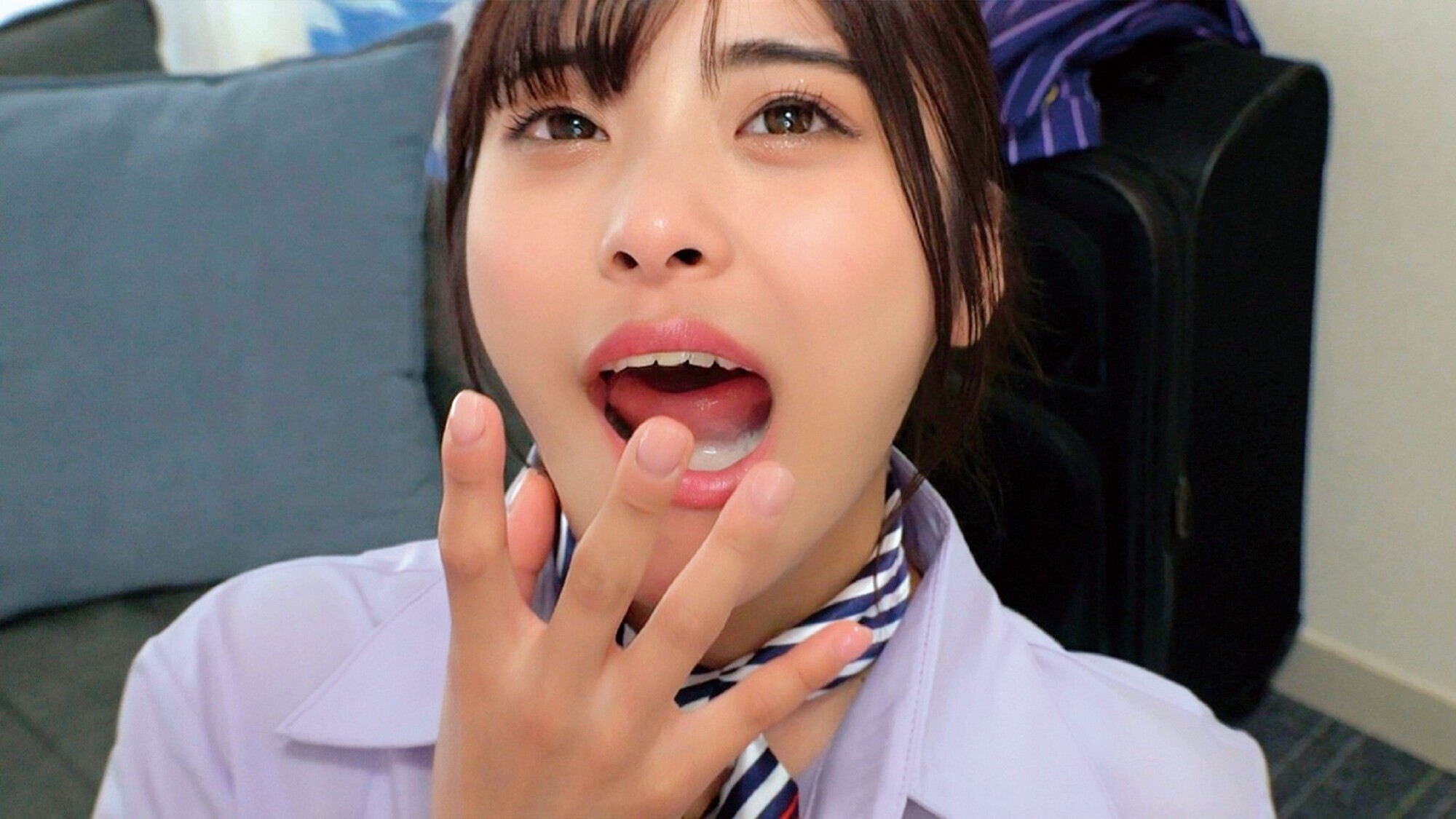 大手航空会社勤務の美人CA（キャビンアテンダント）が童貞チ○ポをノーハンドフェラ早漏改善！気品が溢れる一流のおもてなしフェラで暴発大量射精ごっくん→即フル勃起！元気すぎる童貞チ○ポを放っておけないCAはそのまま筆おろし中出しTAKE OFF