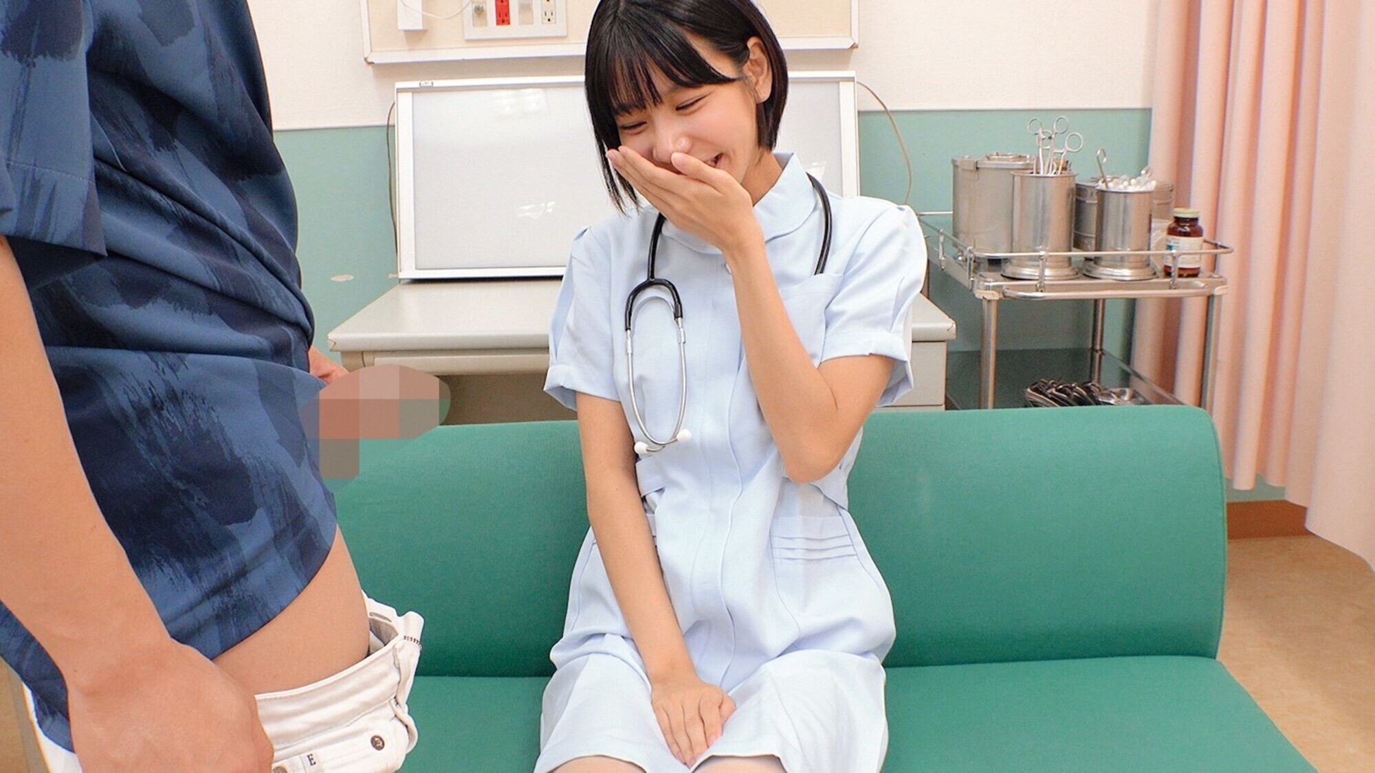 現役ナースが何度も射精させるほど高額賞金GET!連続射精チャレンジ!心優しいナースさんたちが金玉空っぽになるまで抜きまくり!発射を促すために天使のおま○こに挿入も!4名全員SEX合計25発射over! 2 15枚目