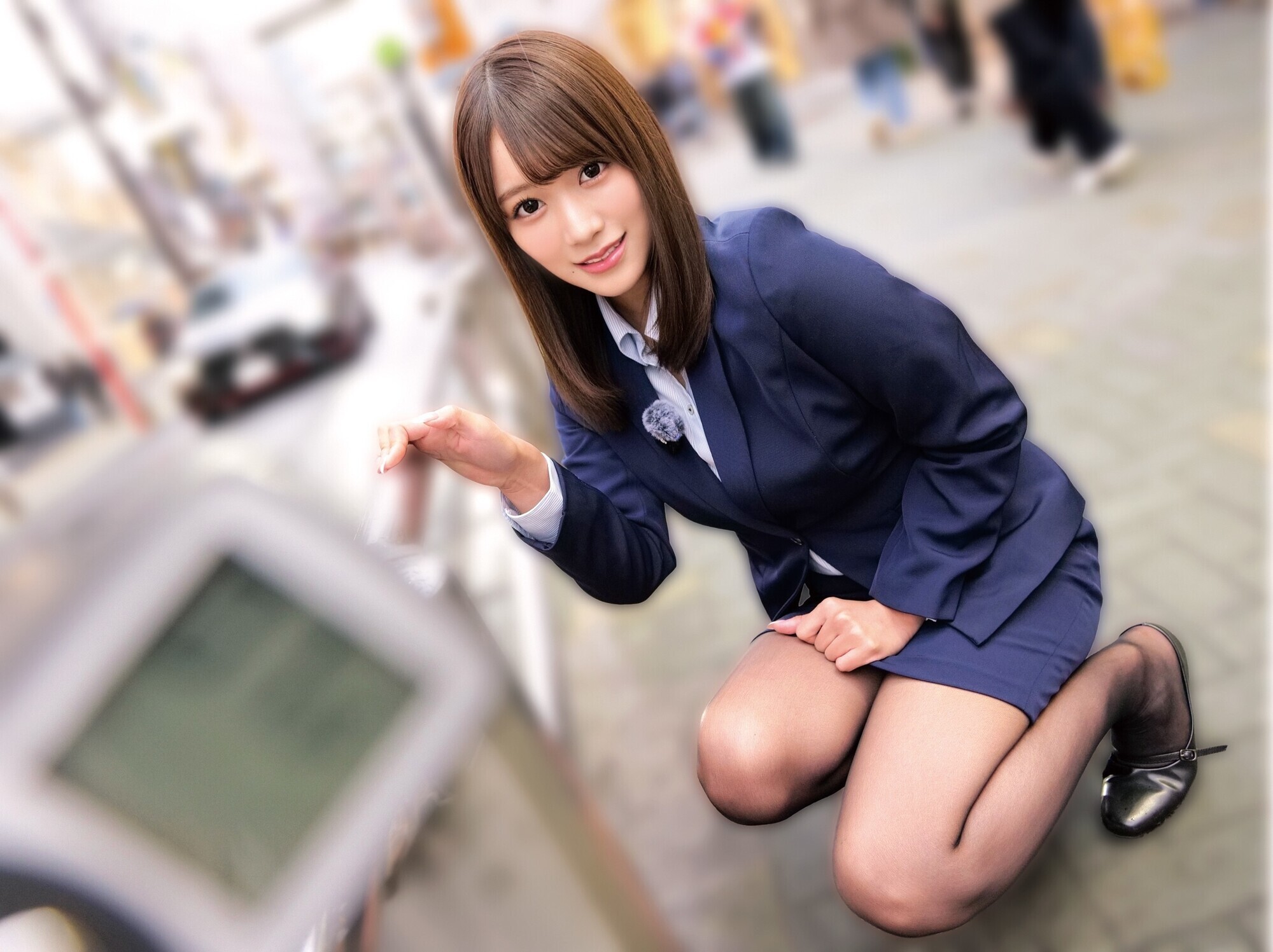 素人美少女とリモコンバイブお散歩ー黒パンスト敏感キャリアウーマン編ー「もう我慢できません・・・//」人ごみの中、黒パンスト美脚ガクブル震わせイキまくってしまうOLたち!人生初の羞恥プレイでまさかのエロスイッチオン!車移動中も大胆カーオナニー!最後はホテルで心行くまで生セックス! 画像1