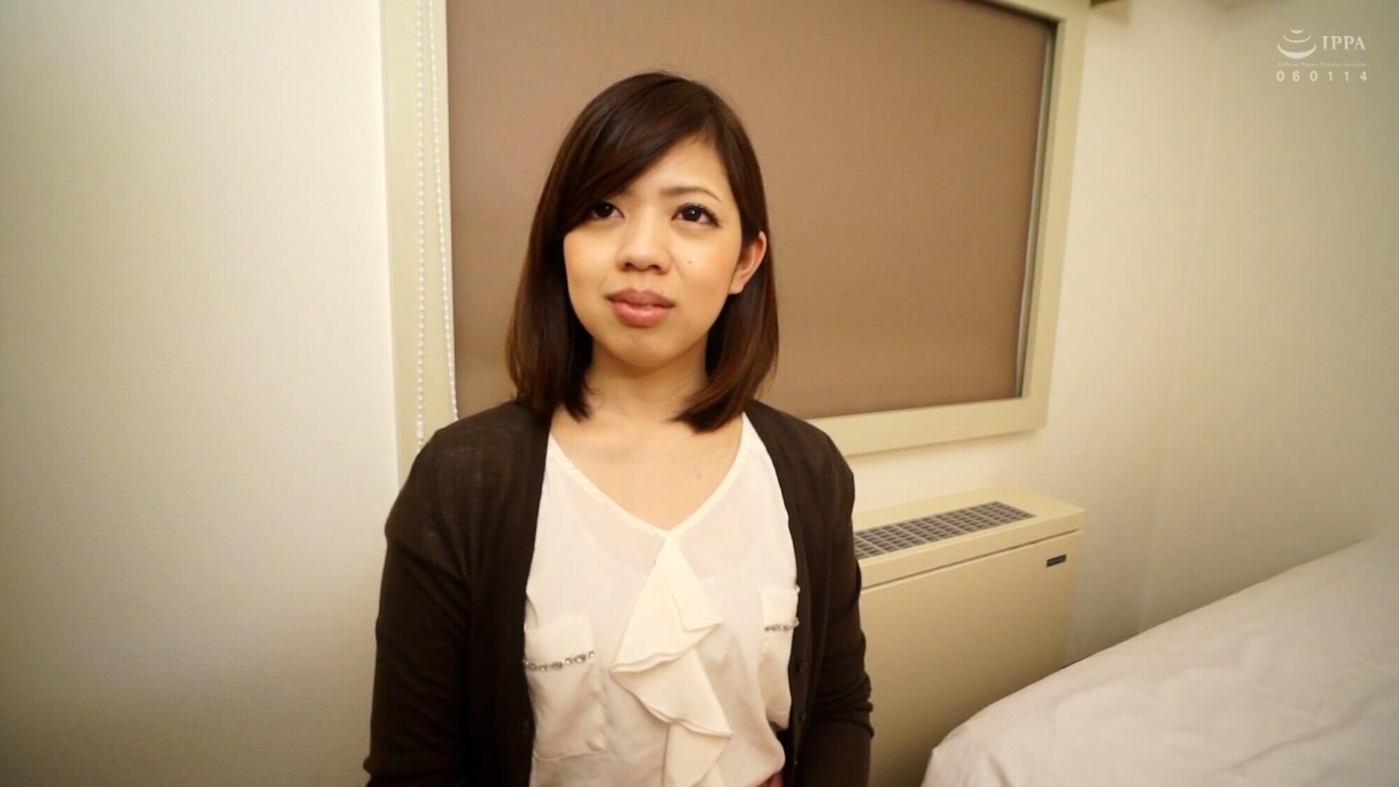 不倫モデル!?ナンパ師の巧みな話術に流されて脚を広げる欲求不満な奥様! 画像2