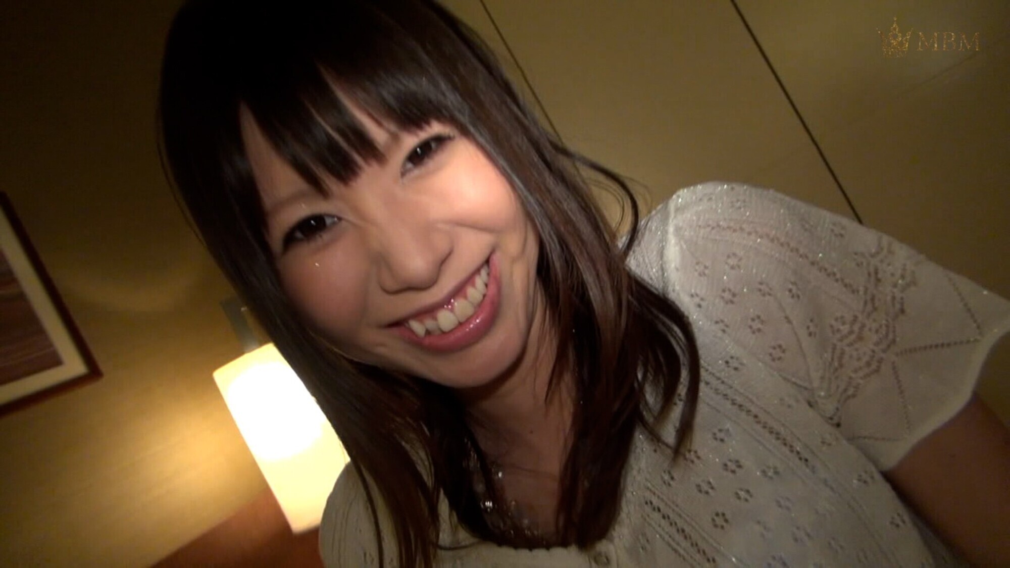 ご機嫌な若妻さん2組をナンパしてハメ撮り初体験!カメラが刺激を倍増!恥ずかしいけど腰の動きがとまりません!? 画像2