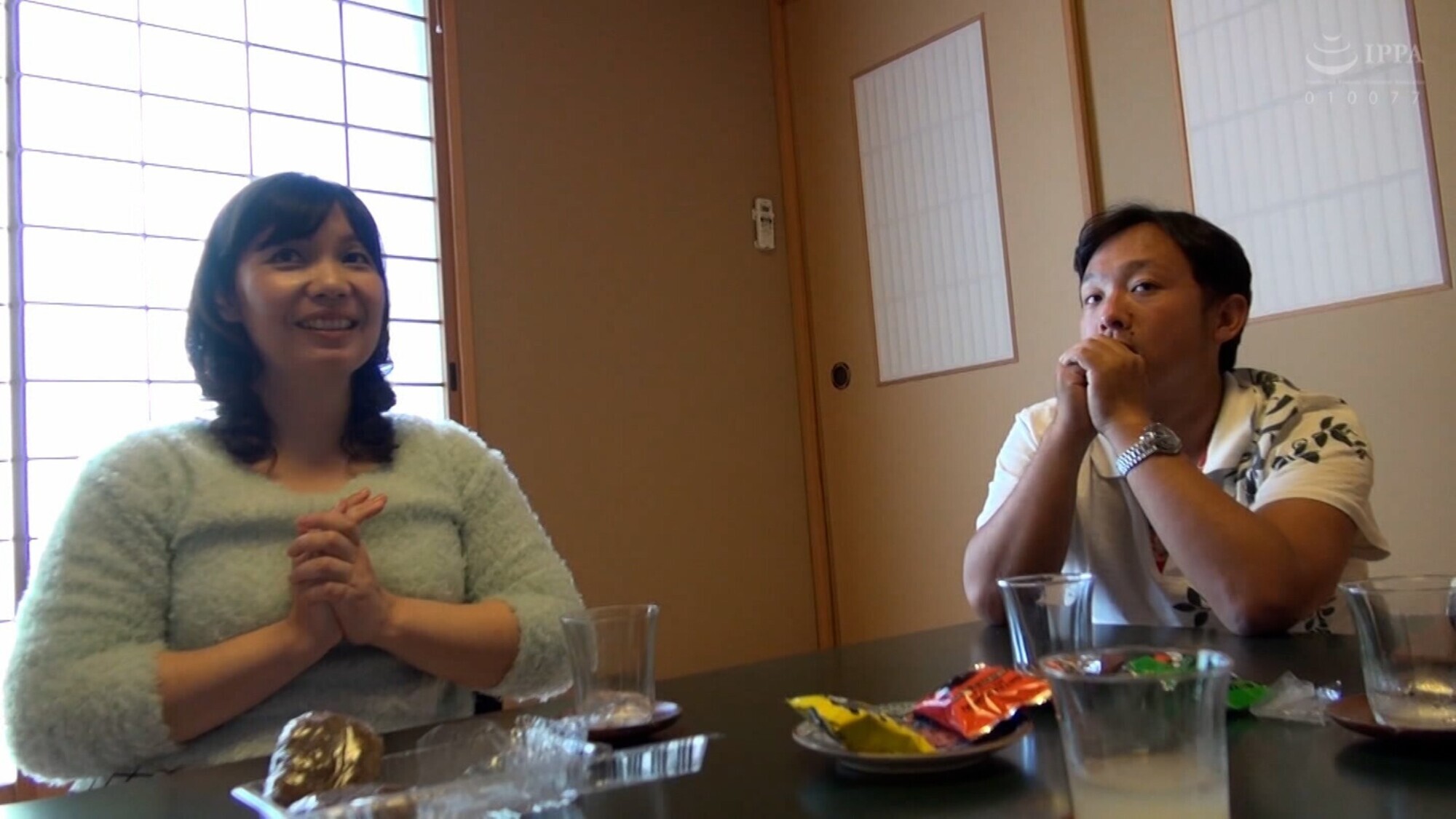 子供の留学費用の為AV出演のバツ2熟女の景子さん40才!男との久しぶりのSEXにグラマラスなボディをエロく火照らせるどすけべ熊本女! 画像2