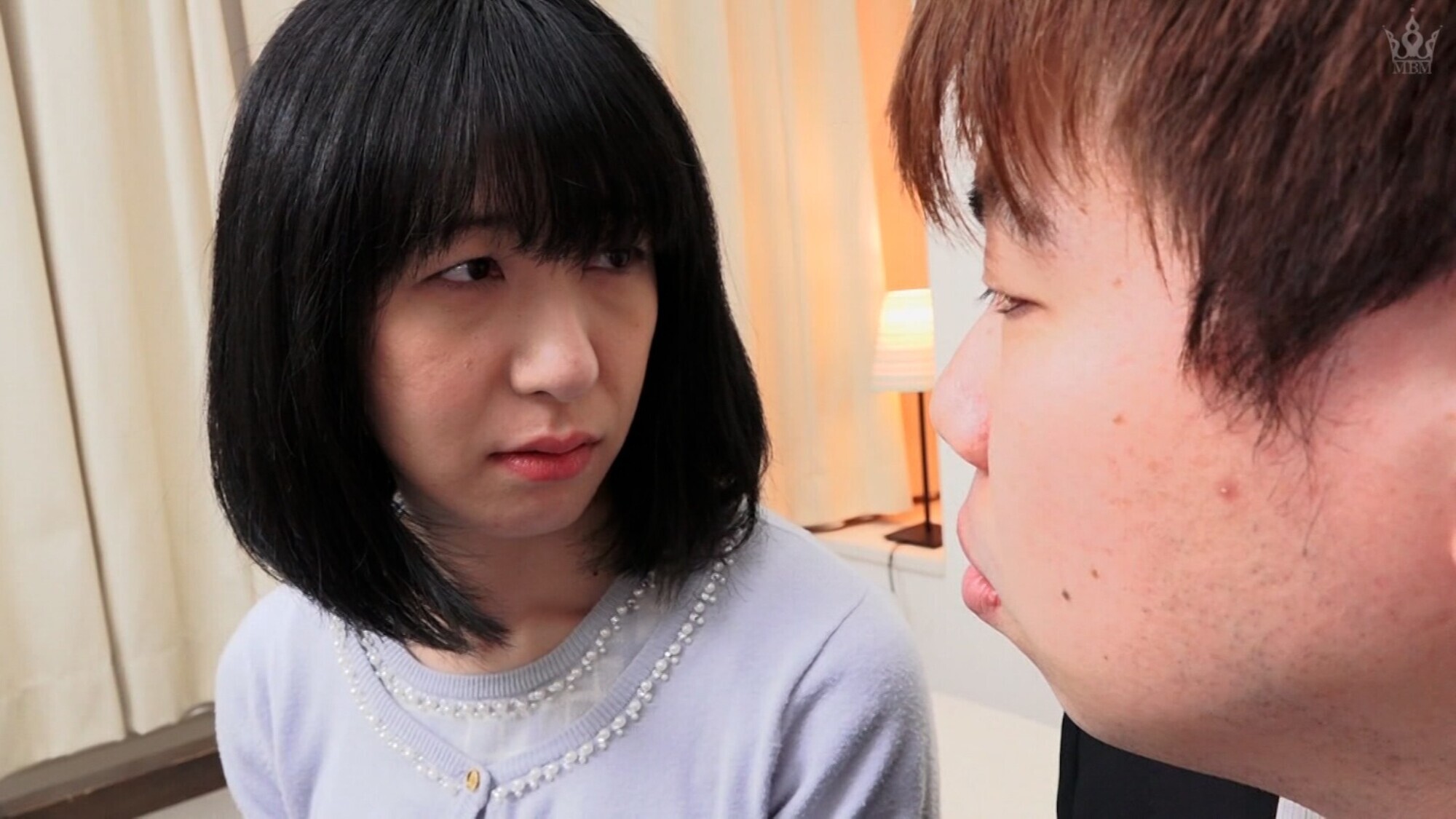 会社の部下の若い男に酔った勢いで口説かれ、カラダを許してしまう不貞妻! 画像1
