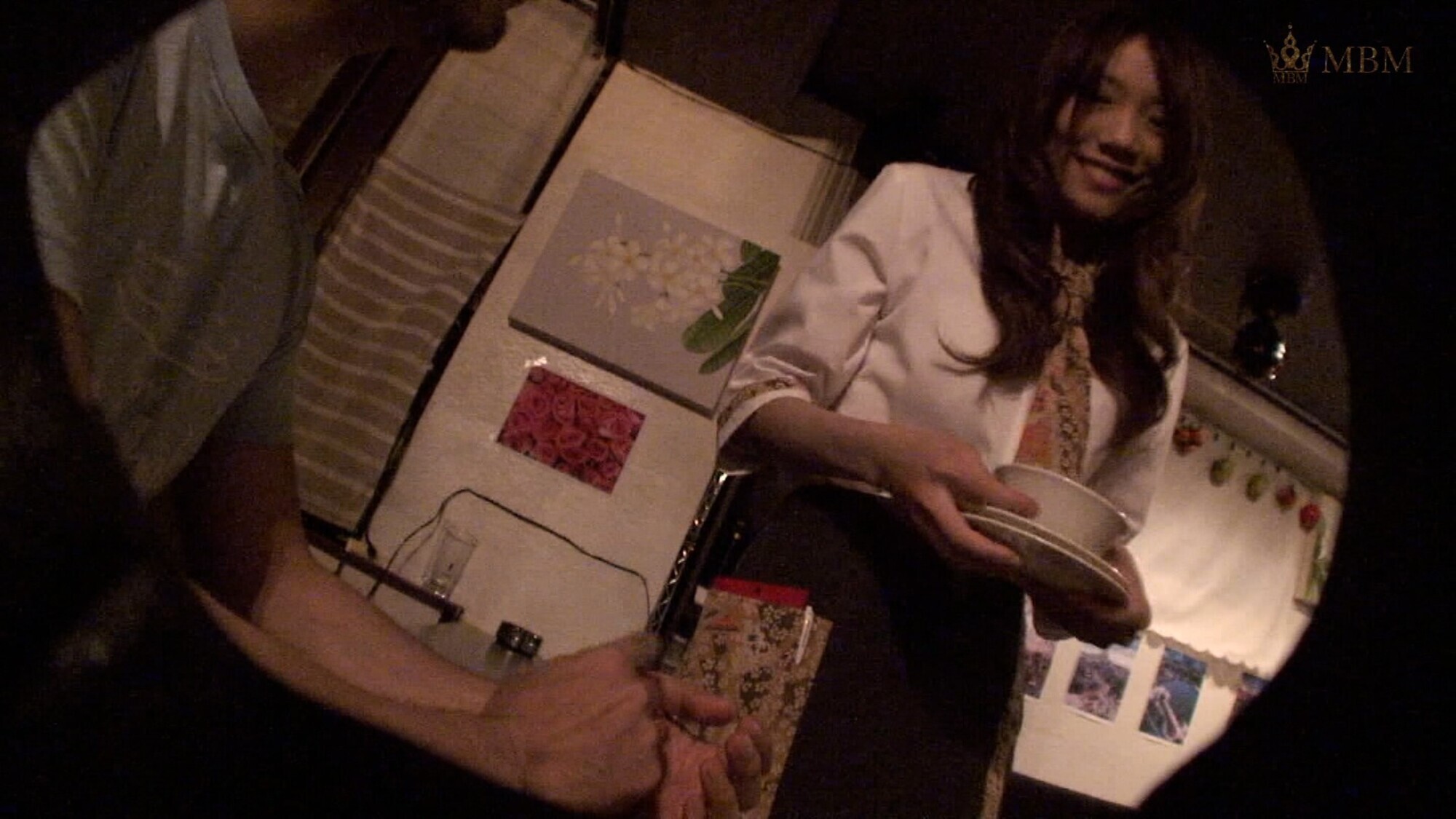 カフェのめっちゃ可愛いウエイトレスさんをナンパしてガールズバーでアルバイトしてくれるようにお願いする為、カフェの休憩時間にホテルに連れ込み勝手にAV撮影！？