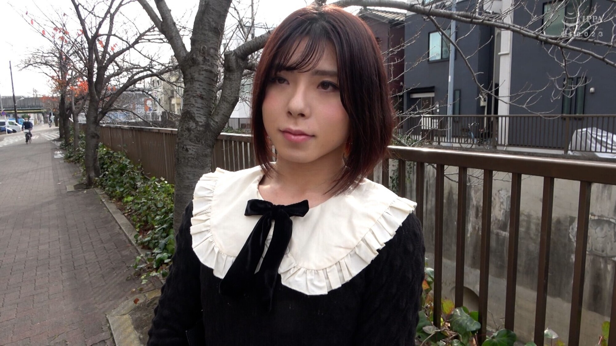 男の娘こはくの人妻ナンパ!人妻熟女さんを連れ込んでレズSEX!? 画像1