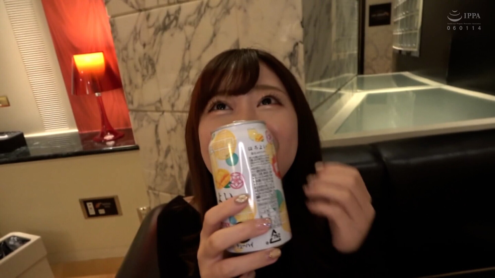 見た目、清純そうなEカップ美少女とマッチアプリでラブホで本能丸出しエロエロ嵌め撮りSEX! 画像2