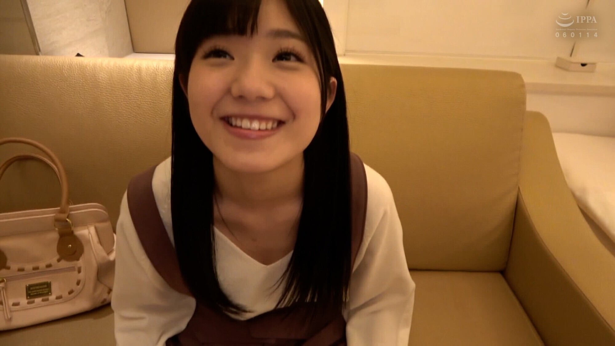 超絶美少女な裏垢JDがなし崩し的に、うっかりどエロいハメ撮りを許して快楽SEX! 画像1