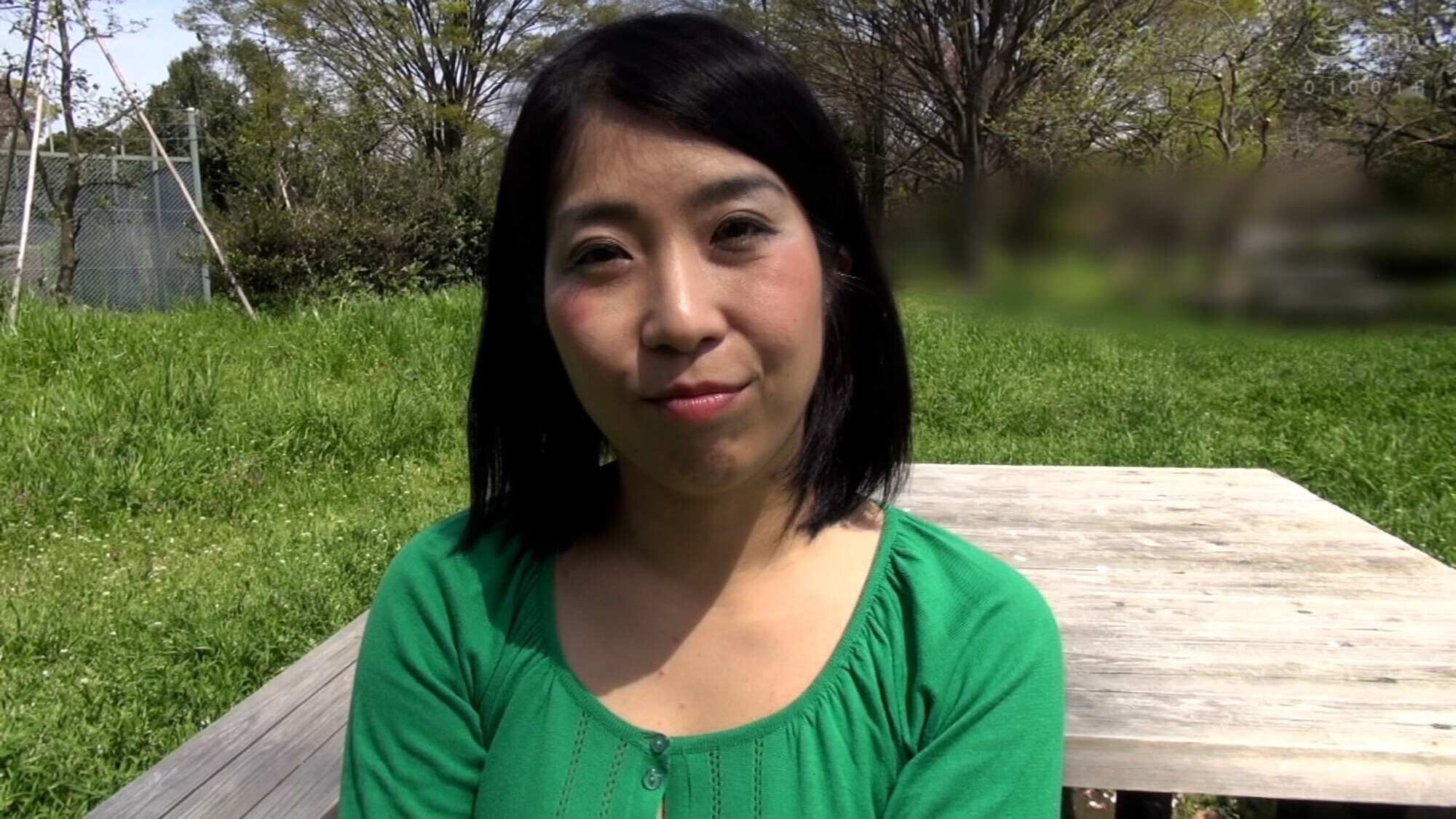 知らない世界を経験したいとバツイチ熟女はAVに応募!スケベ熟女の本領発揮の濃厚本気SEX! 画像1
