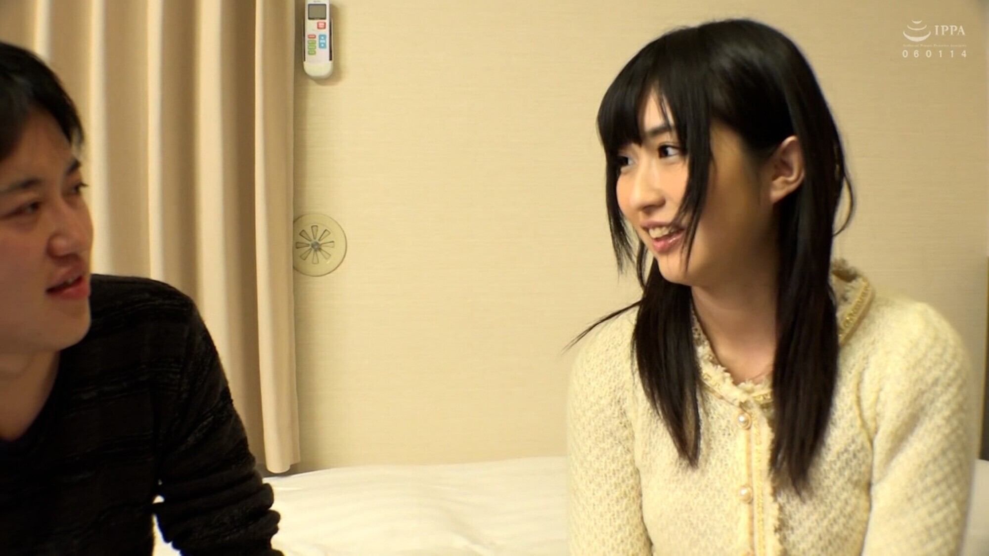 旦那が最近忙しくレスで欲求不満の若妻さんをホテルに連れ込み不倫ごっこ遊びをしてみませんか!?一度キスしたらなし崩し的にホントの不倫SEX!? 画像1