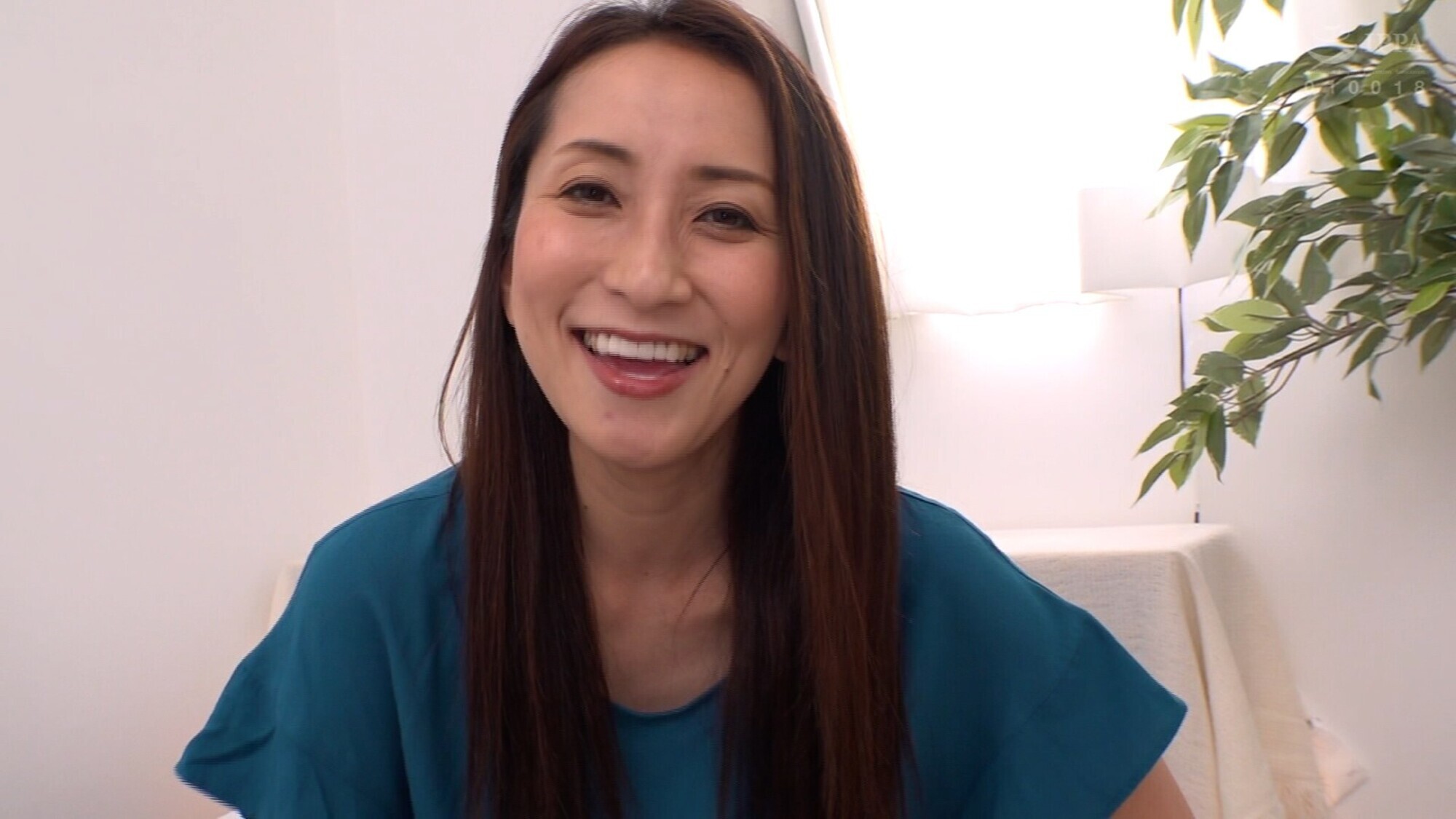 美しすぎる還暦熟女!?旦那とは4年くらいセックスレスで快楽を求めてAV出演!還暦超えとは思えないスレンダーボディに大量潮吹きSEX!