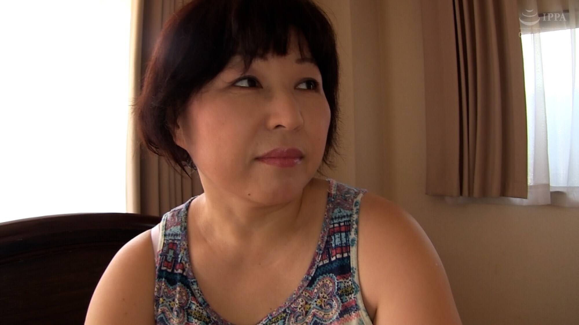 マザコン息子に管理されてオンナになれないぽっちゃり熟女が手っ取り早くオンナになる為AV出演!? 画像2