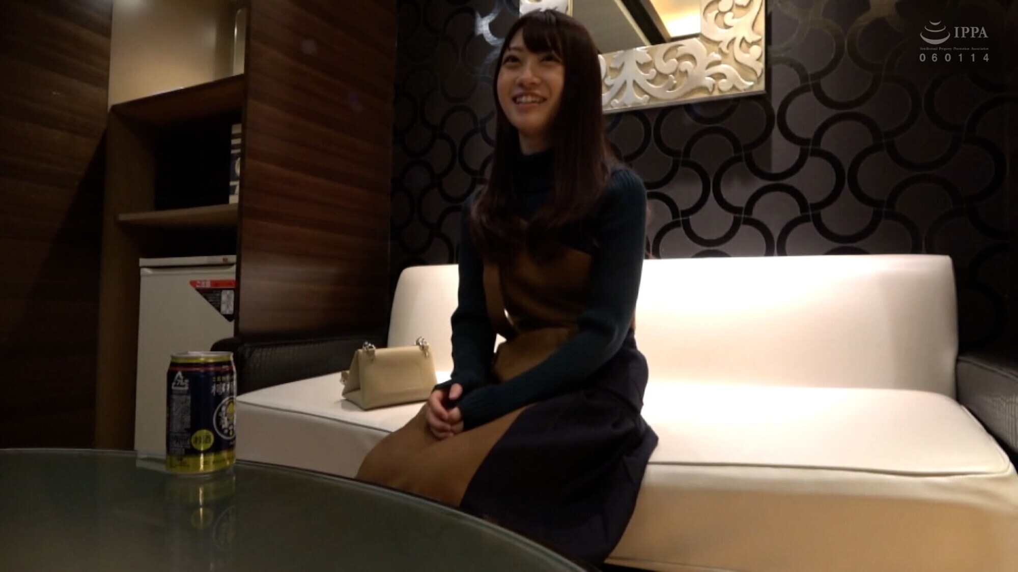 喫茶店でパクパク食べる上京美少女をホテル連れ込み下着撮影の個撮テイでハメ撮りSEXでイキまくる！