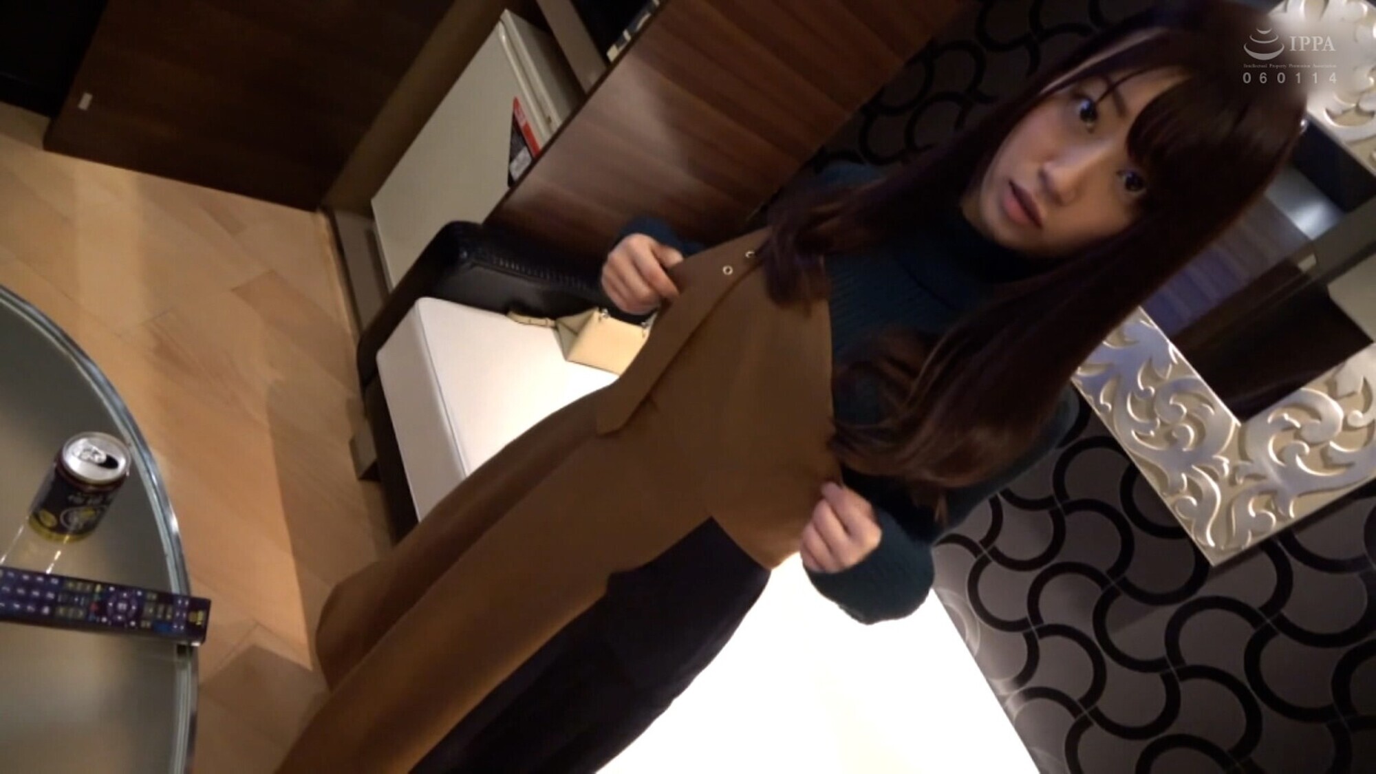 喫茶店でパクパク食べる上京美少女をホテル連れ込み下着撮影の個撮テイでハメ撮りSEXでイキまくる! 画像2
