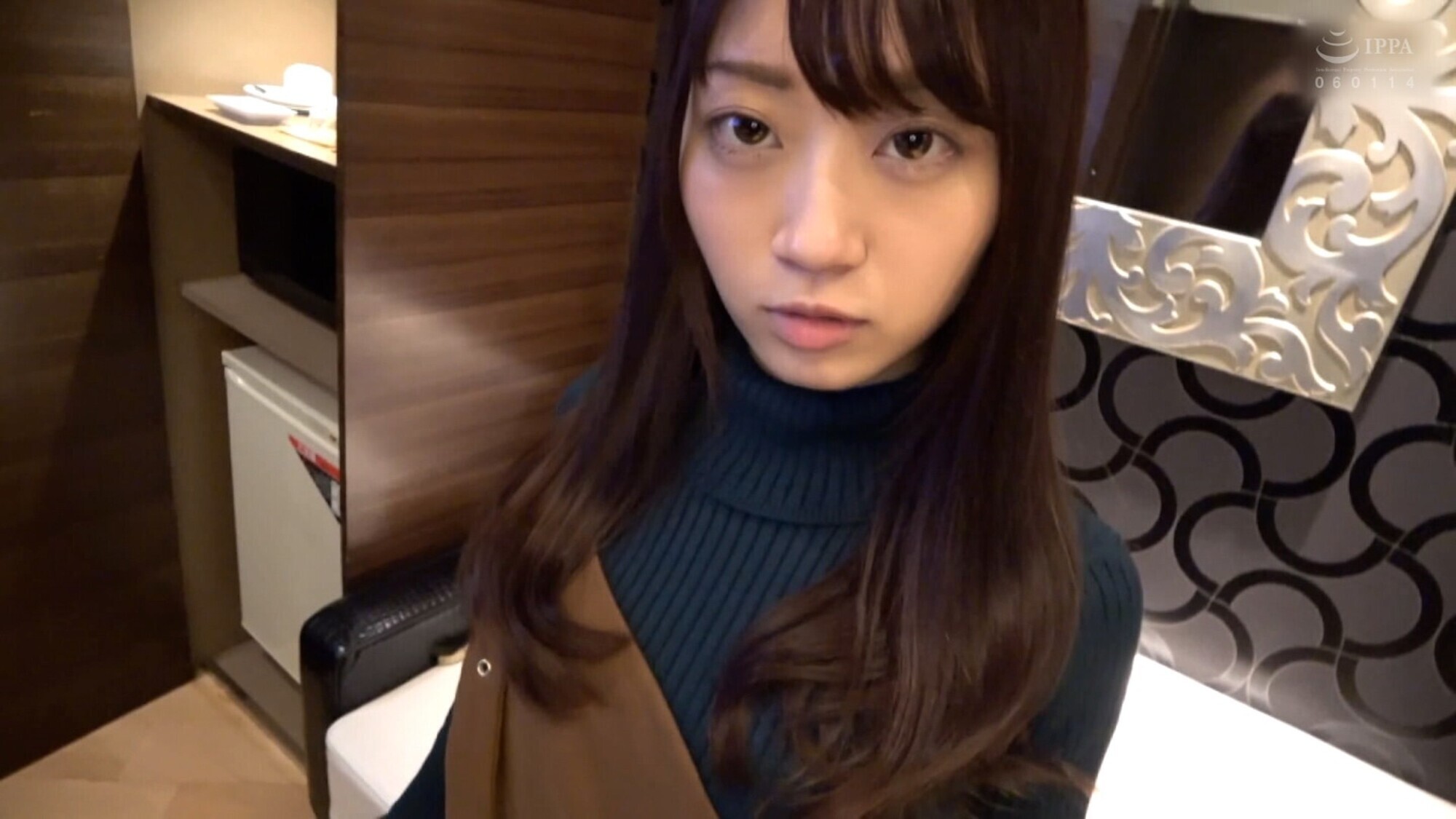 喫茶店でパクパク食べる上京美少女をホテル連れ込み下着撮影の個撮テイでハメ撮りSEXでイキまくる! 画像3