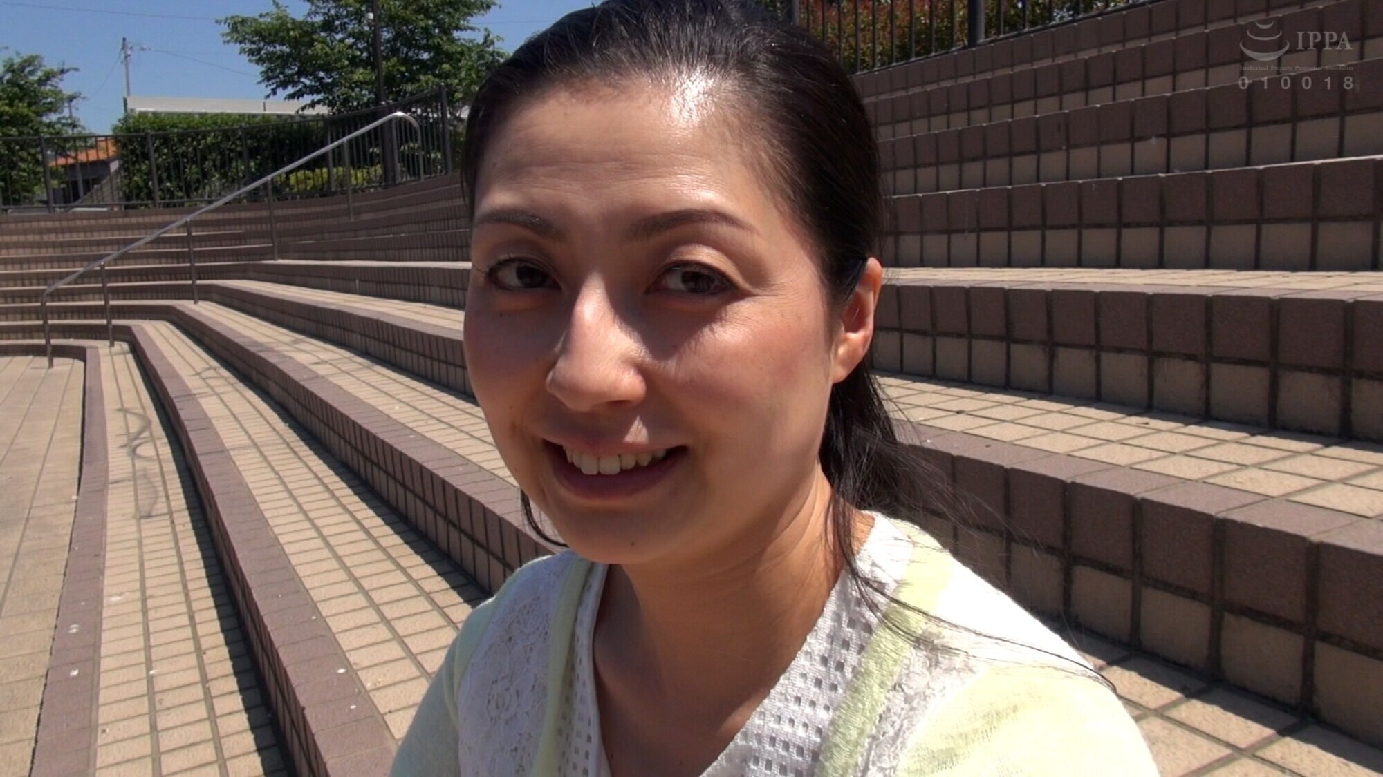 控えめ熟女がカラダを持て余してAV出演で殻を破ってイキ狂う受精SEX！
