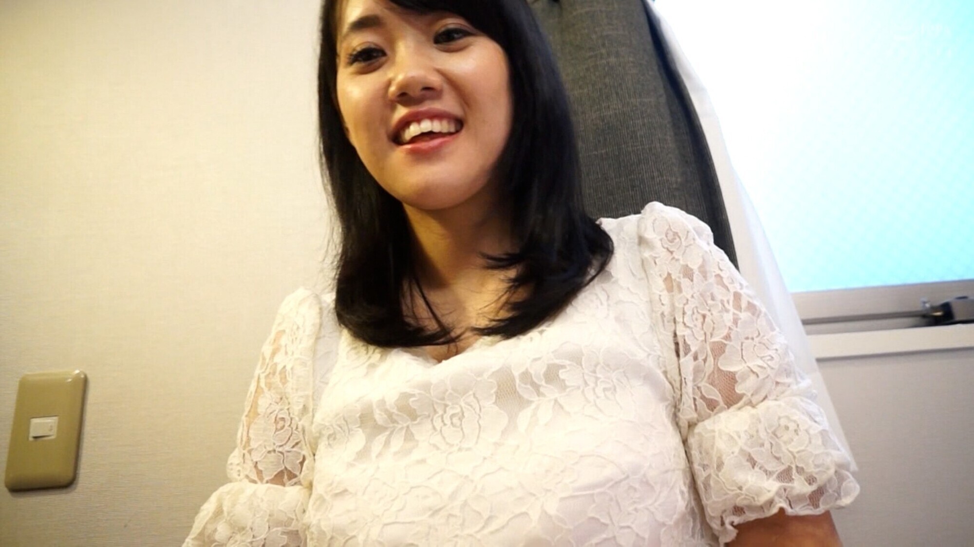 結婚10カ月の新婚奥様の不満は旦那が直ぐ寝てしまう事!?性欲旺盛な若妻さんは欲求不満が溜まり疑似不倫に堕ちて行く・・・ 画像2
