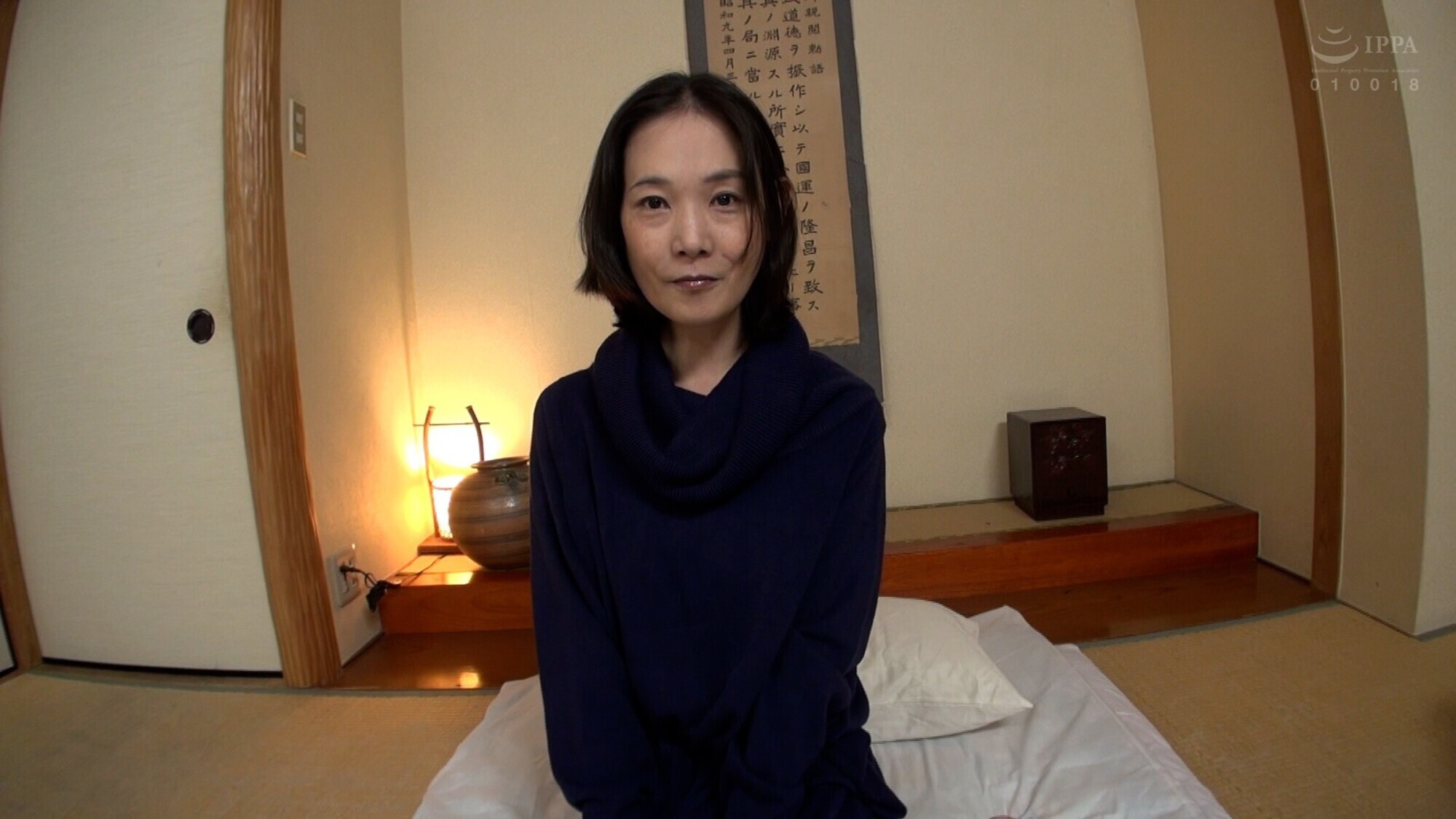 真面目そうな幸薄系美熟女さんが長年のセックスレスに耐えかねてAV出演!女性としての魅力をもう一度!しっとり淫靡に悶える熟女のSEX! 画像1
