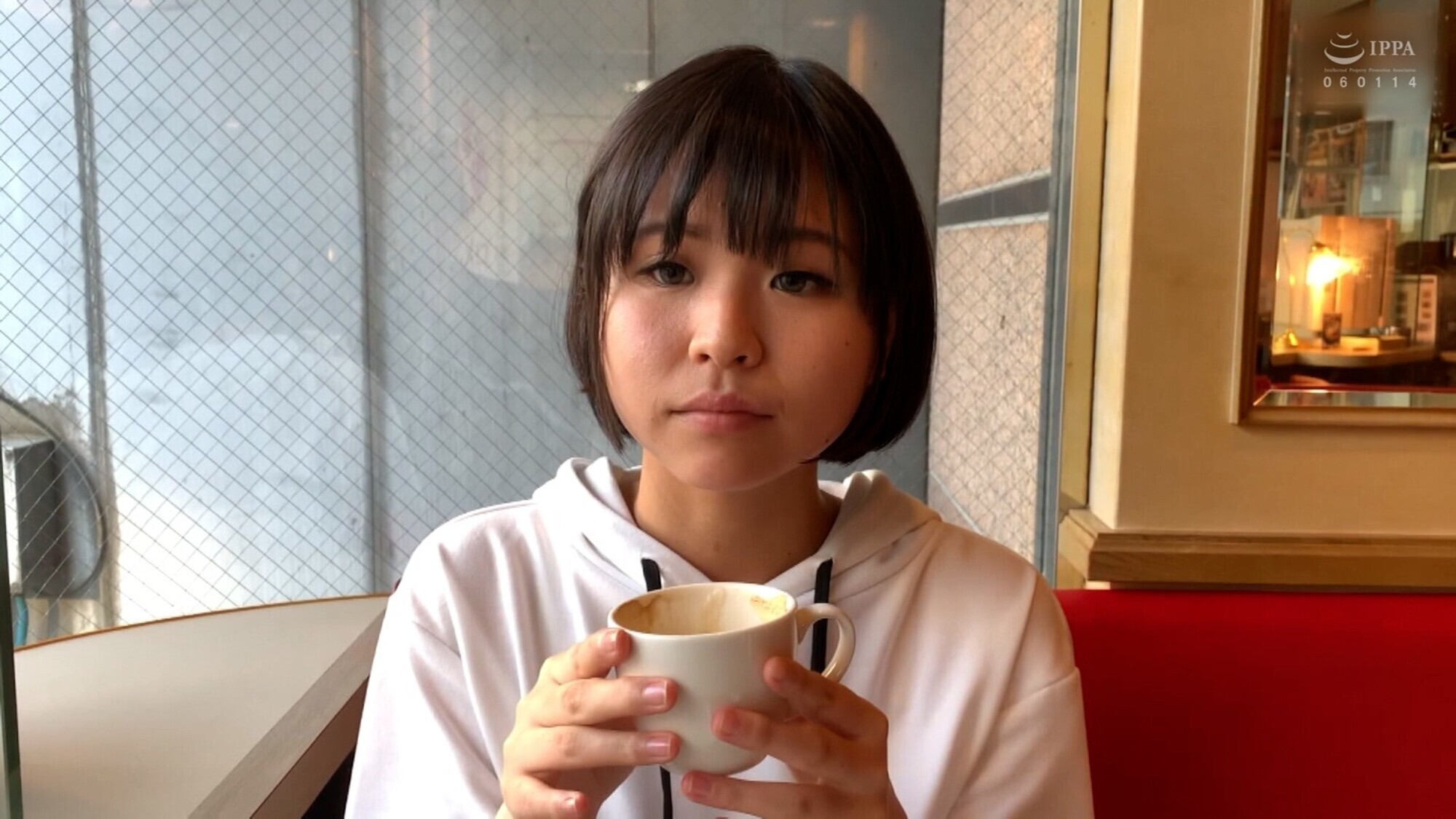 ボーイッシュ系童顔巨乳美少女と個撮テイでラブホでハメ倒しSEX! 画像1
