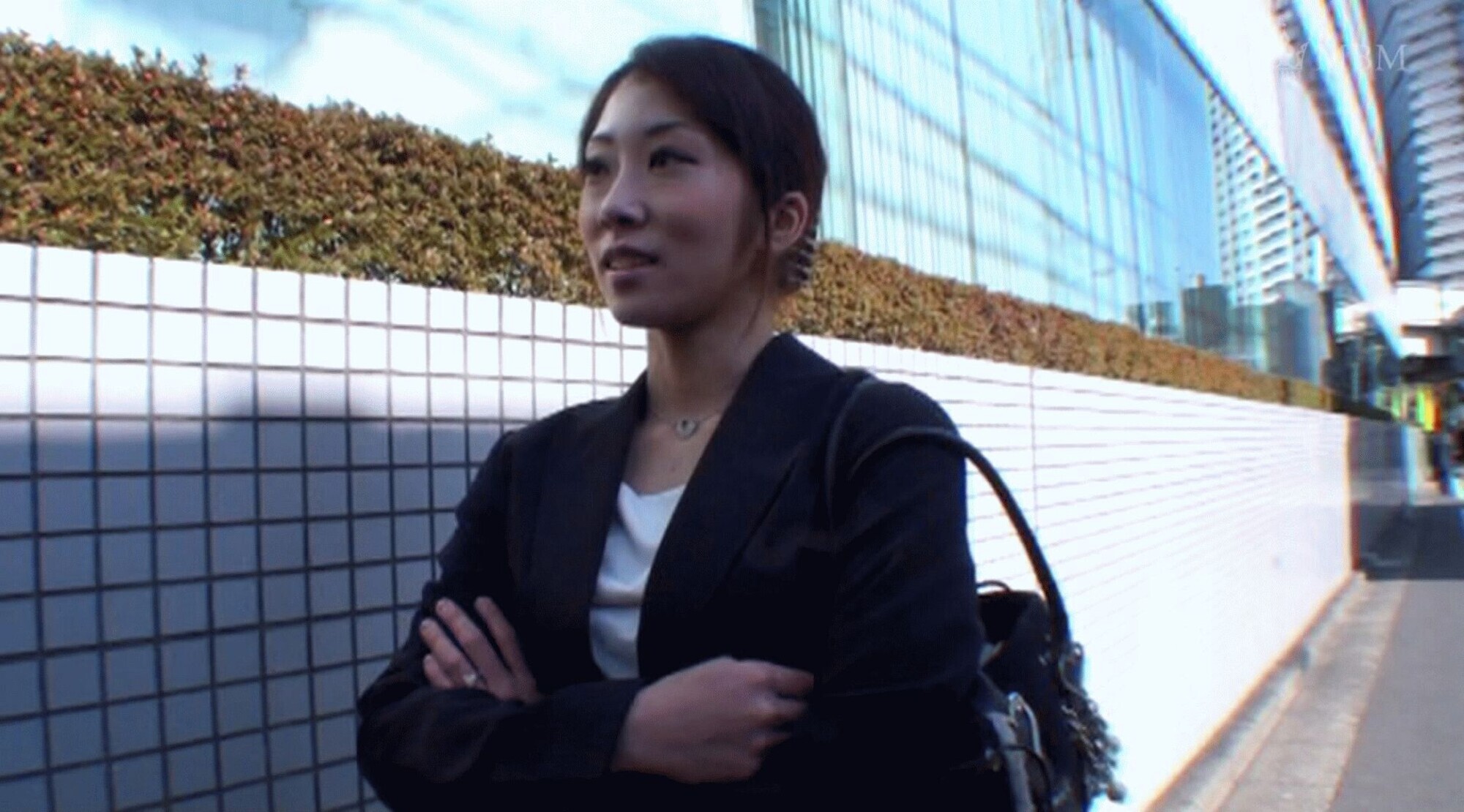 清楚系OLさんに取材と事務所に●れ込み高額報酬でエロインタビュー!剛毛ま○こに中出し2連発 画像1