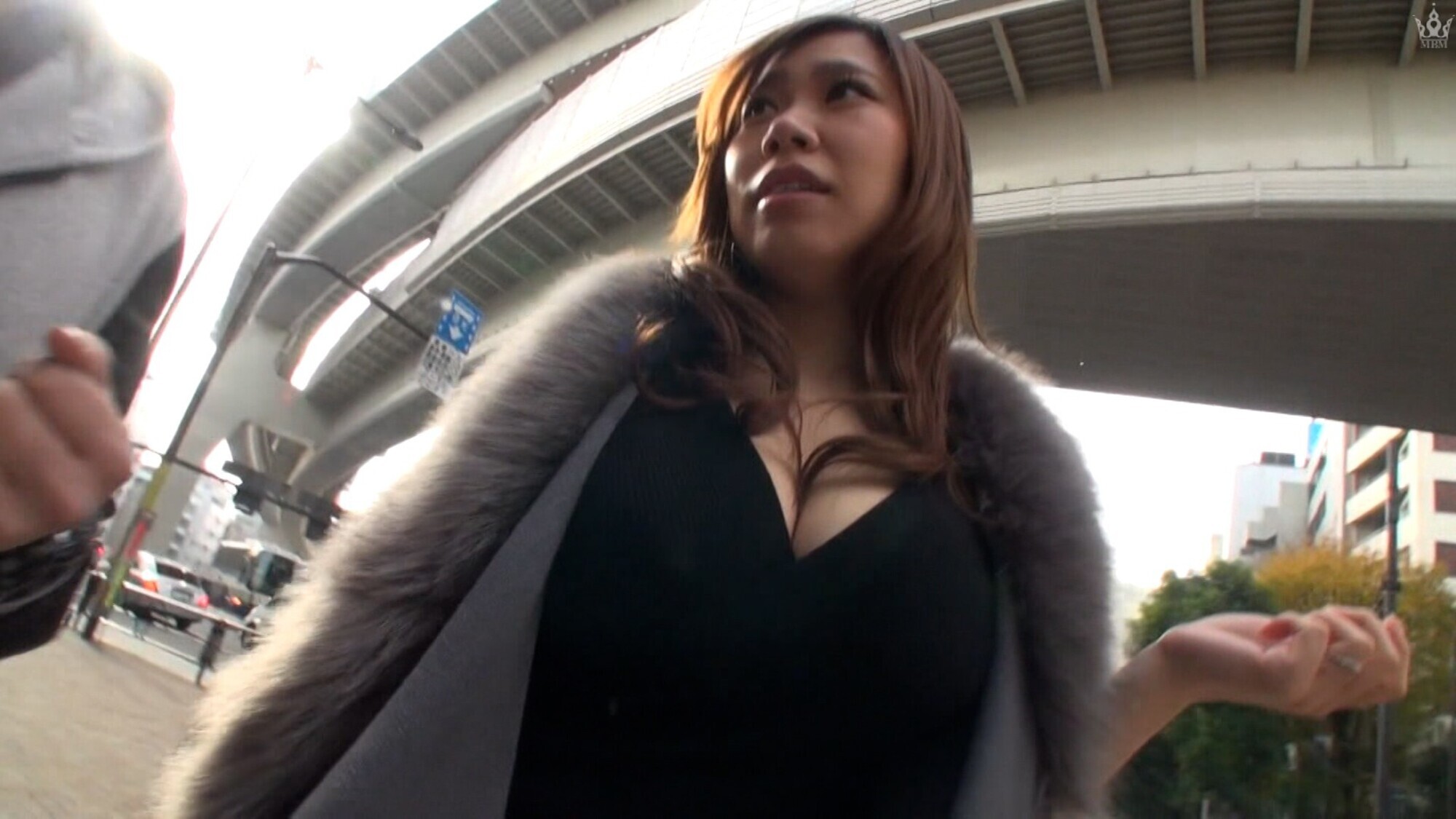 高級住宅街の世●谷の巨乳若妻は性欲旺盛！？欲求不満！？そんな若妻にエッチな質問して巨チンをみせつけたら･･･