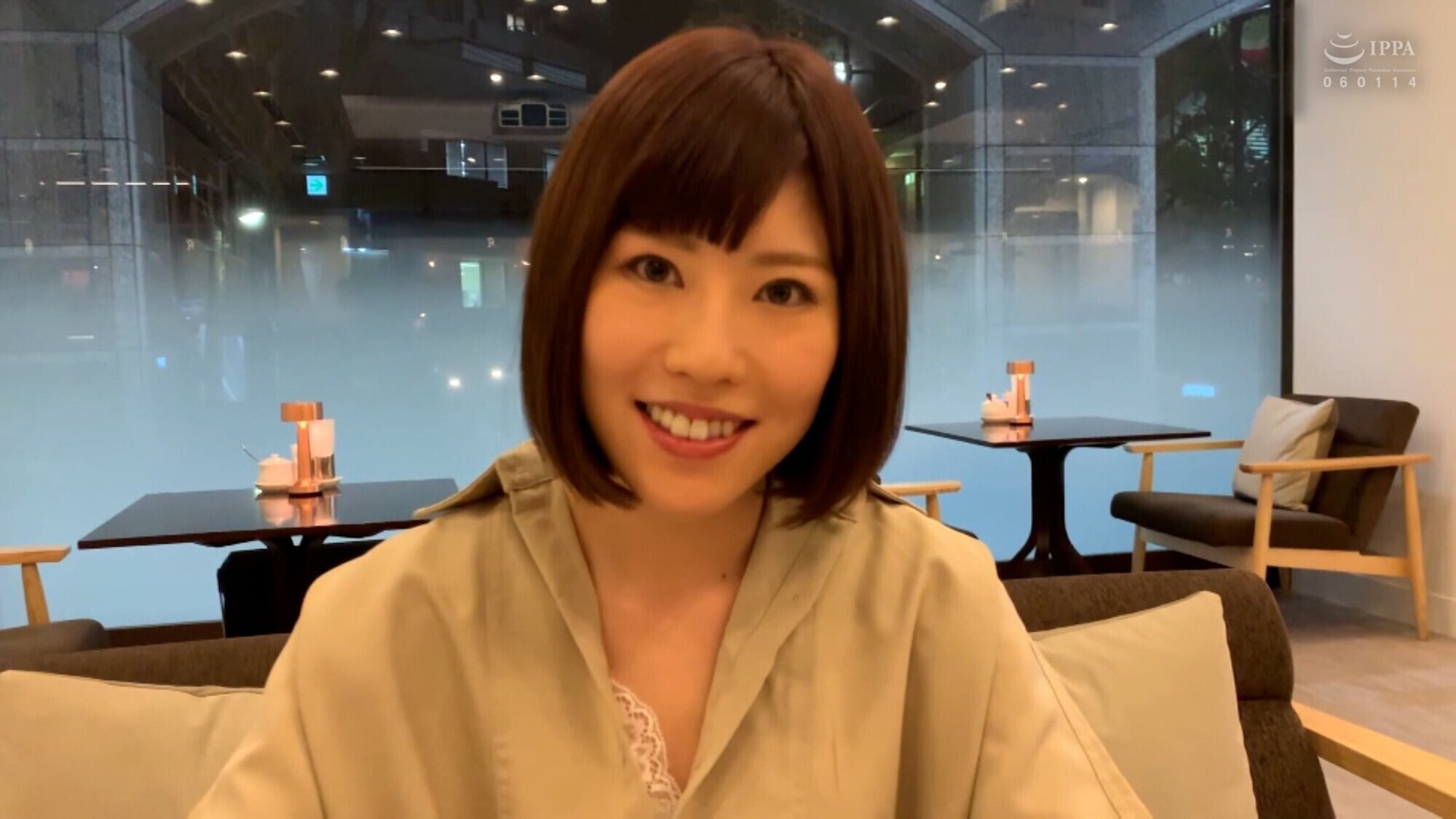 バリキャリ感漂う意識高い系美人とホテルのラウンジで待ち合わせ！見た目クールだけど実は甘えたがりな一面も！ワンチャンホテルの部屋に誘い込みイチャイチャハメ撮りSEX！