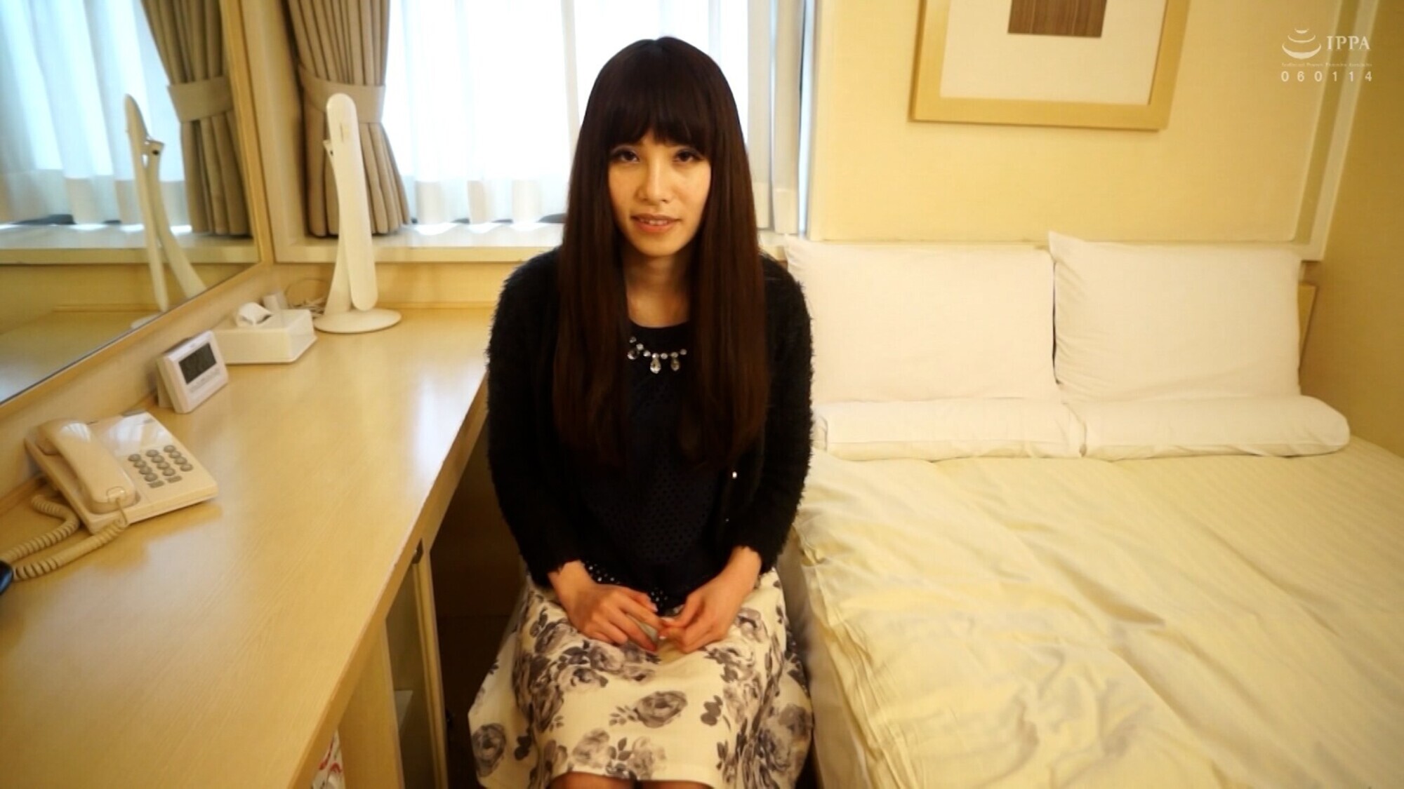 美容室を経営している旦那はお客様と不倫し放題。現在は夫婦関係も冷え切っているという奥様のノーリスクの仕返し不倫SEX! 画像1