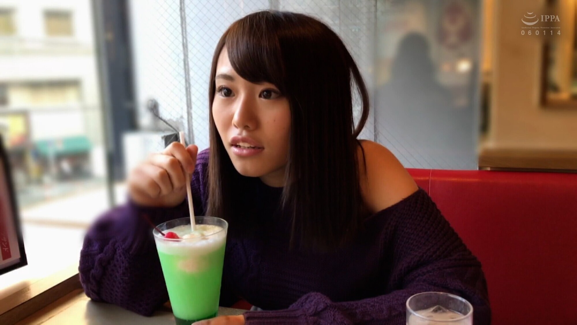マッチアプリで下着モデルバイトに現れた服の上から既にド巨乳美少女のれーちゃんと個撮テイでラブホでハメ撮り！