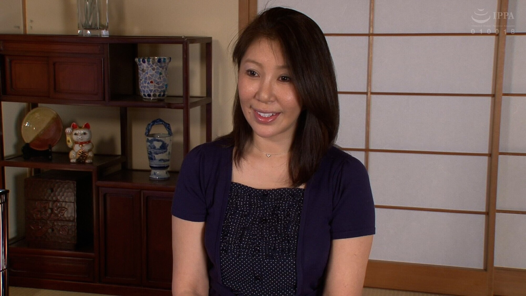 女性用エロ本で応募してきた淑女系バツイチ熟女！期待にGカップ乳膨らませての初撮りAV出演！