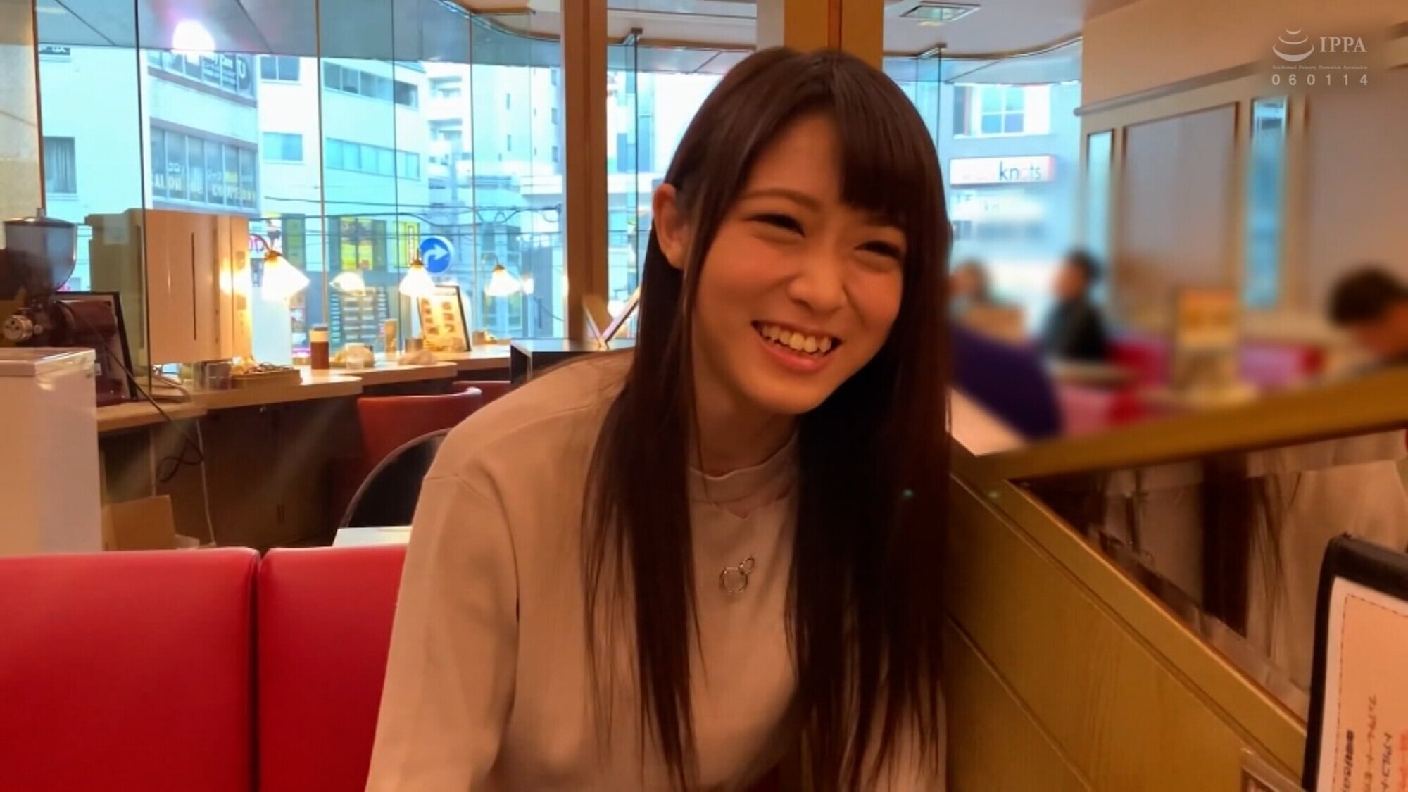 トリマー専門学校に通うホンワカした雰囲気の美○女と個撮テイでラブホにイン！ボディタッチになし崩し的のハメ撮りSEX！