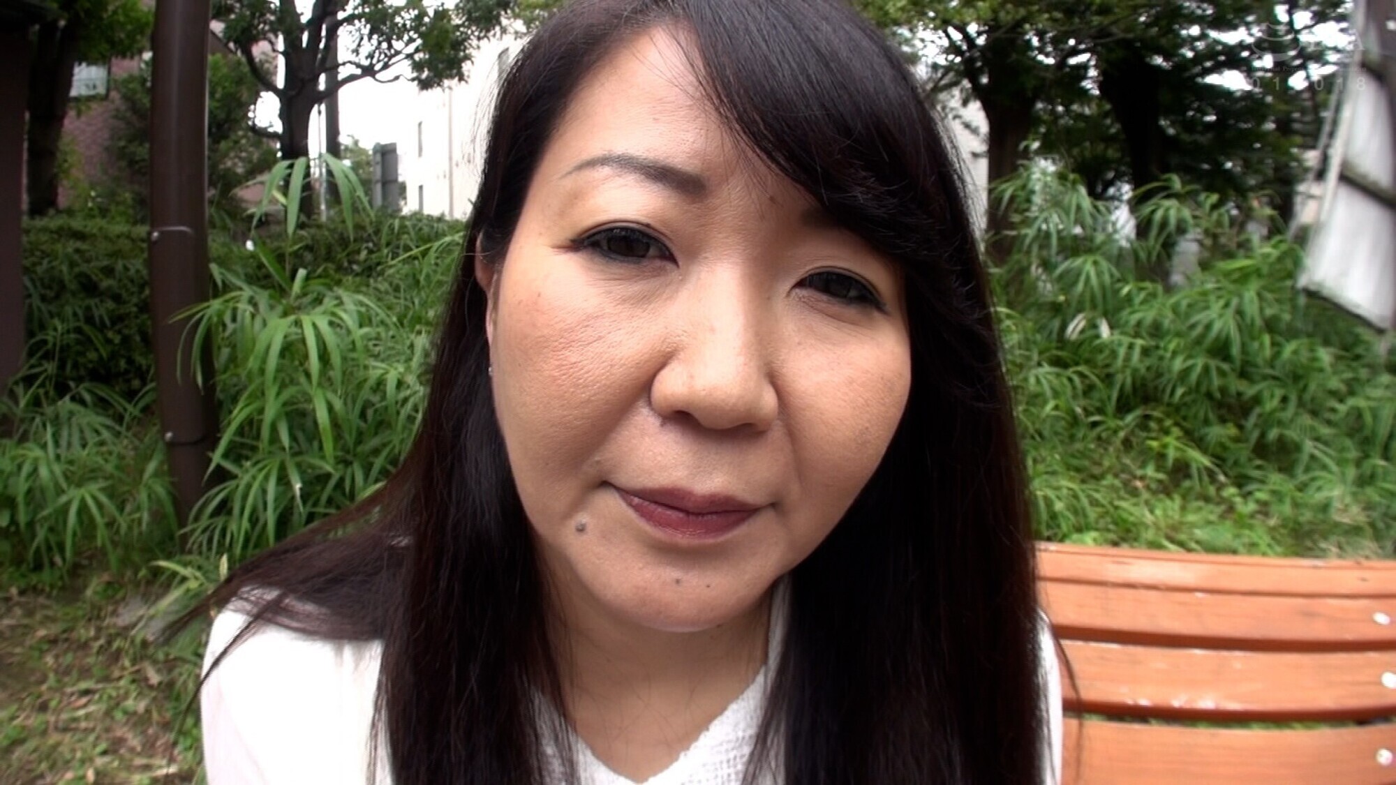 性欲は旺盛だけどセックスレス！？その寂しさをAVで埋めようと出演の控え目熟女の本能丸出し中出しSEX！
