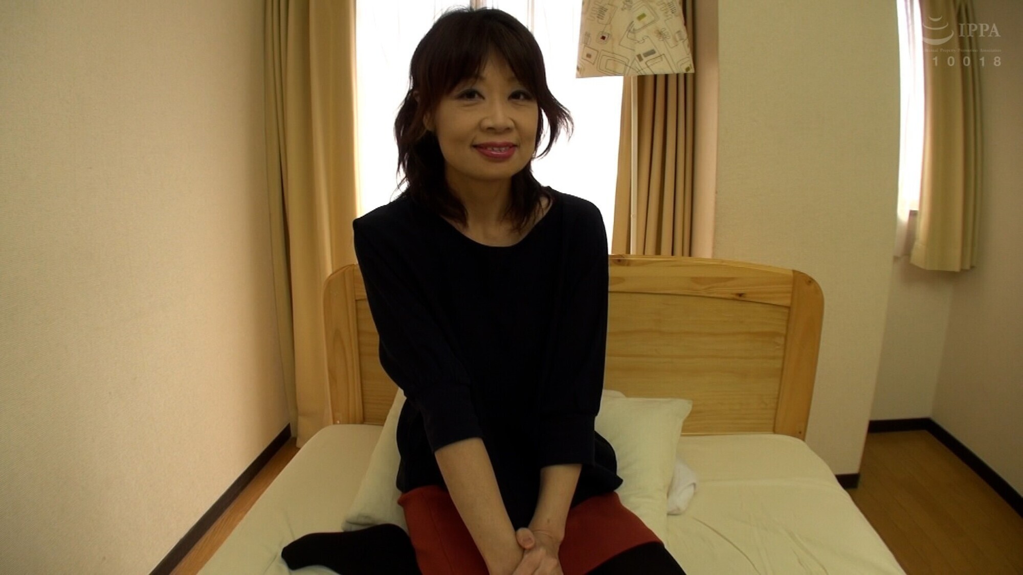 大阪生まれのチャキチャキ熟女が久々のSEXに心躍らせAV出演!AV男優相手に本気の快楽生中出しSEX 画像2