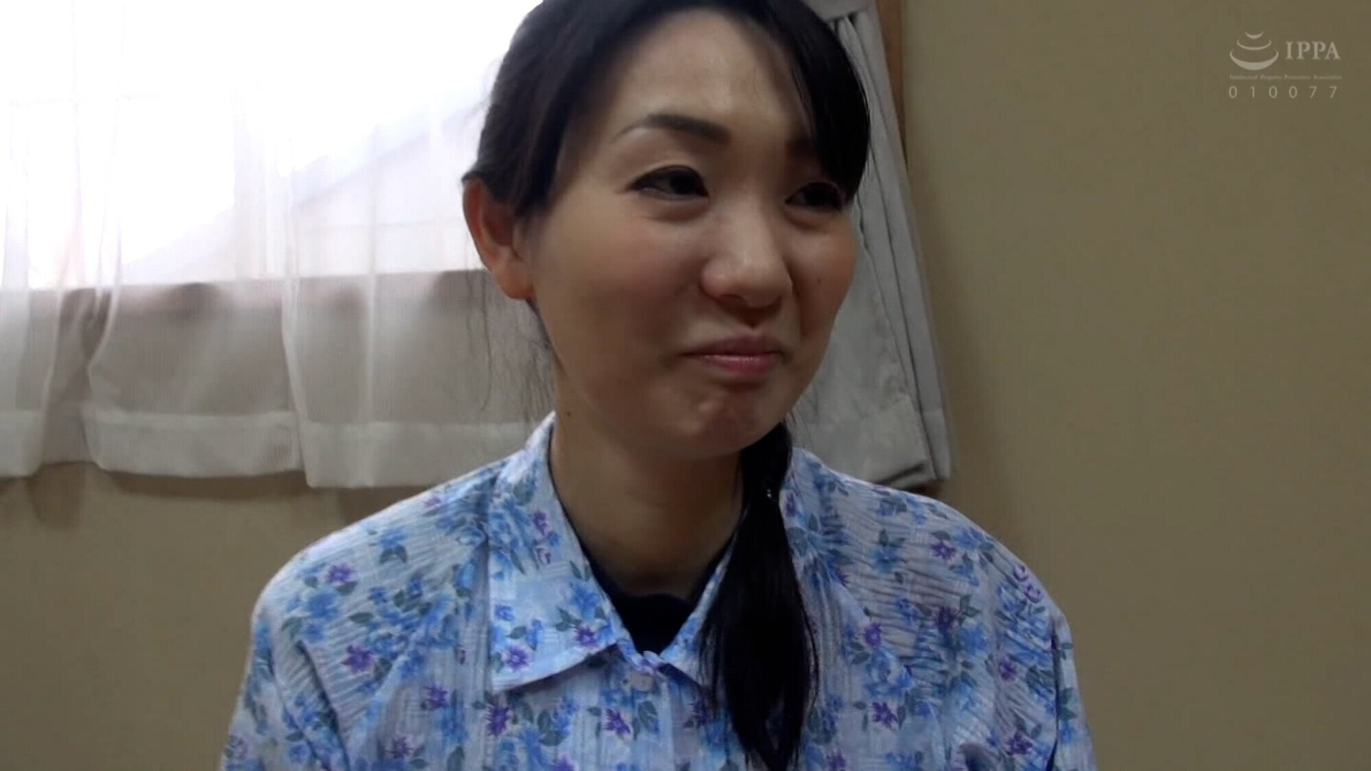 諏訪の農家の奥さんからの応募に突撃撮影隊！農作業中の奥さんを優しく愛撫でねっとり濃厚SEX！