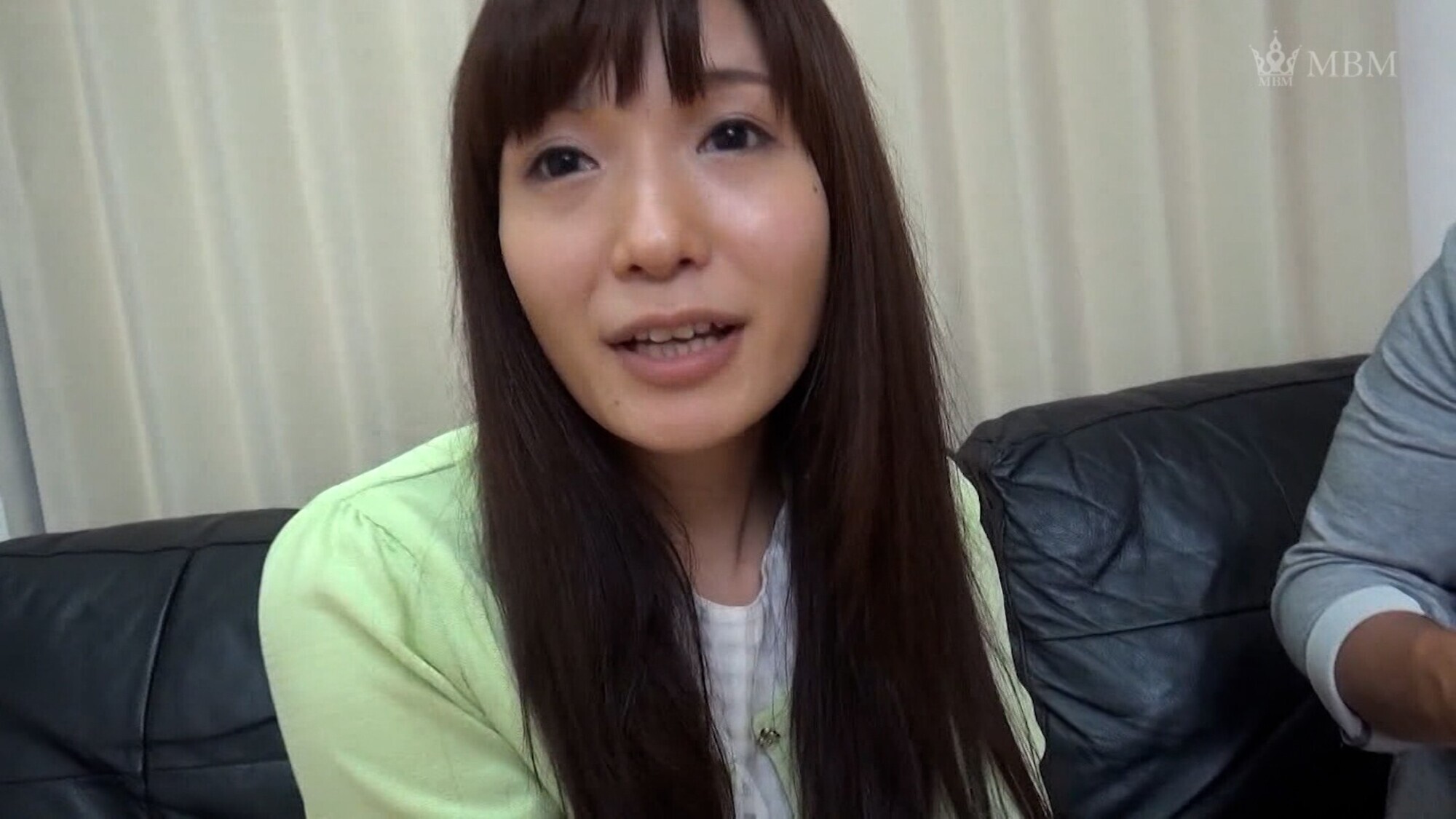 街で暇するミニスカ若妻さんをアンケートと称してナンパ!大人のおもちゃのモニターをお願いすると・・・ディルドオナニーにハマってしまった若妻さんは他人棒に絶頂イキ! 画像1
