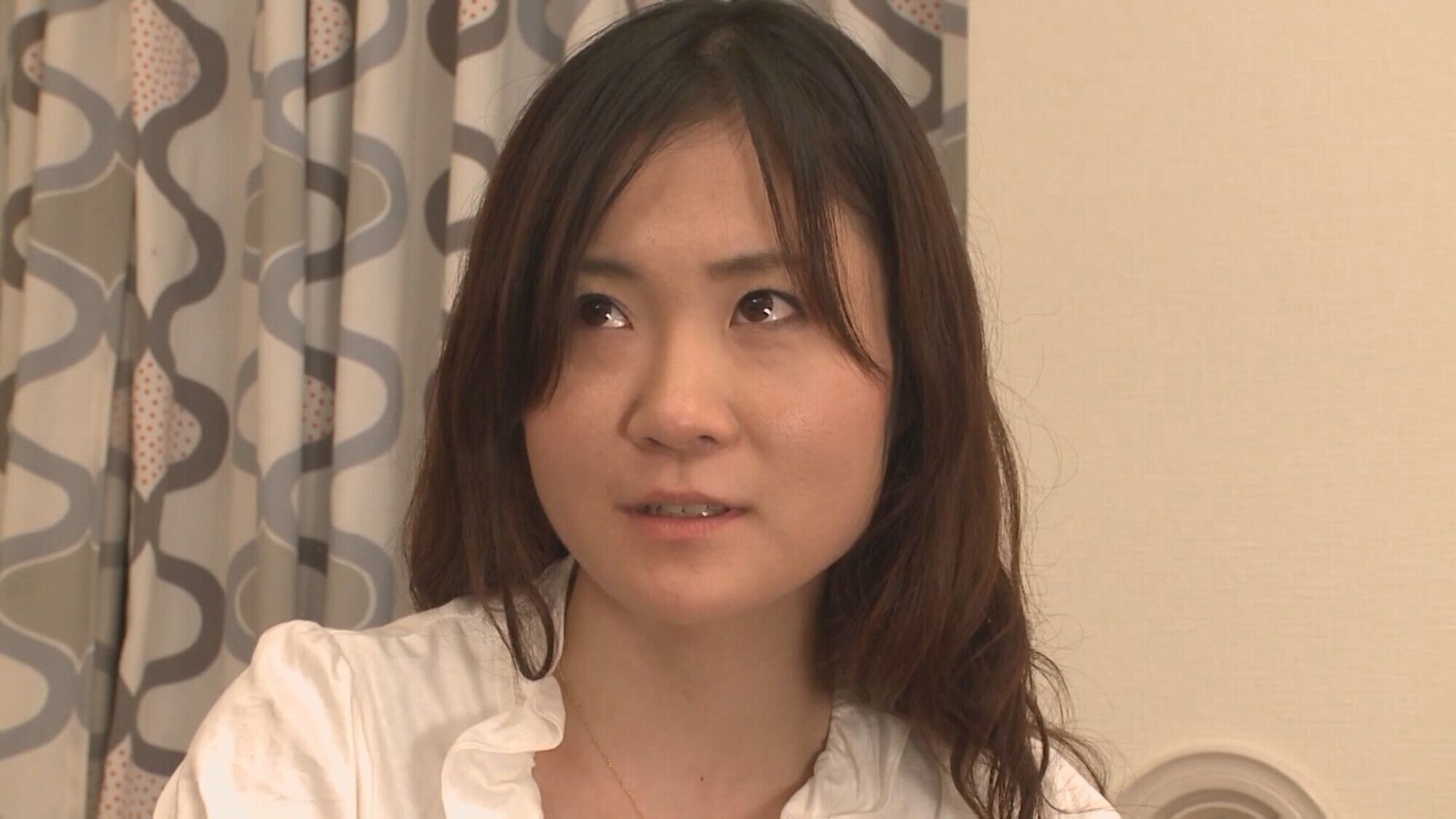 欲求不満に抗えない清楚で美人な人妻さん!旦那に内緒の中出しSEX! 画像1