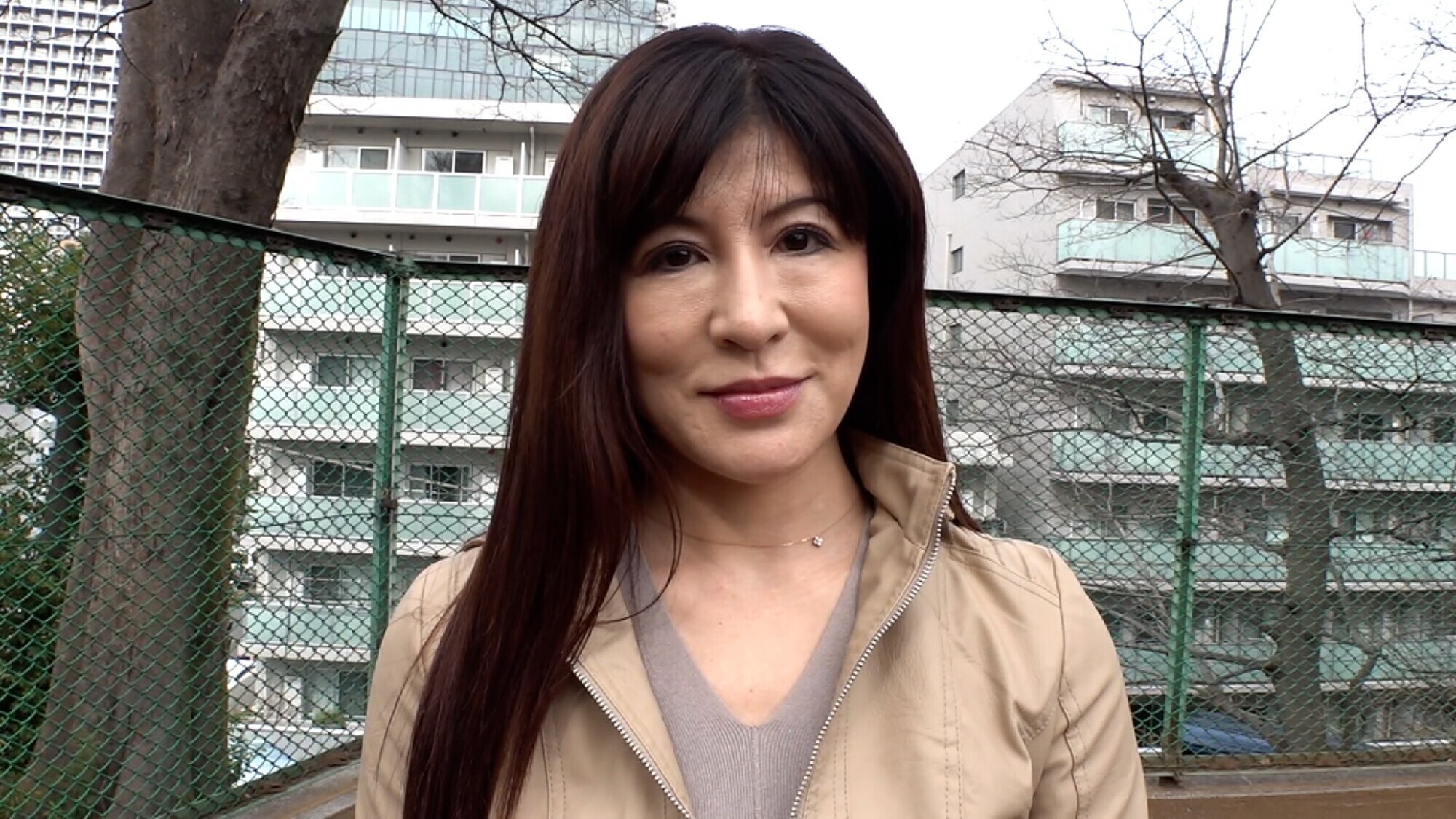 セレブな雰囲気とは裏腹にえげつないエロさを晒す還暦美魔女の嵌め潮淫乱SEX! 画像1