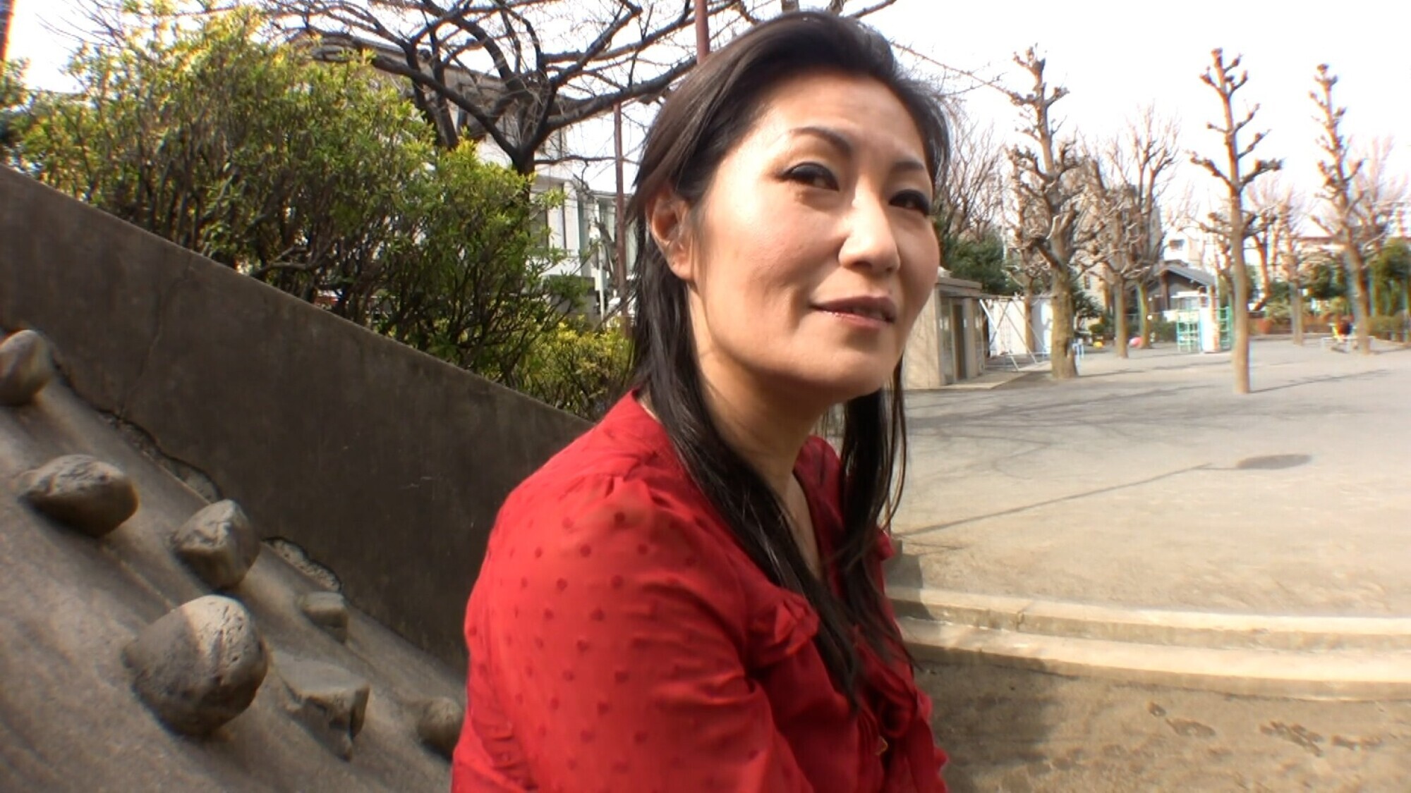 週3で妄想オナニーに明け暮れる欲求不満の淋しい巨乳熟女がAVで念願叶って快楽に溺れる濃厚SEX 画像1