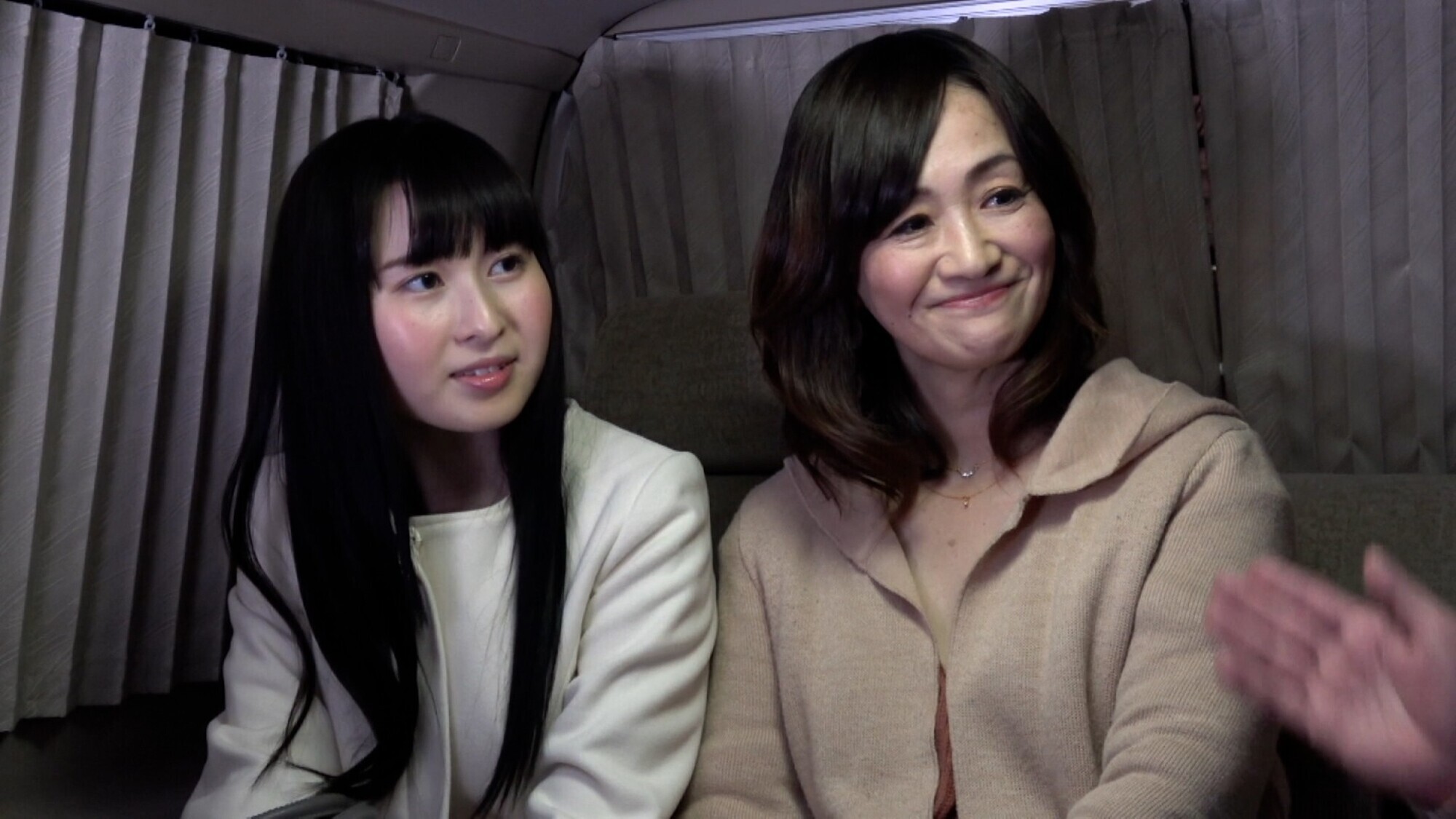 仲良し母娘限定でナンパしてお母さん狙いでホテルに誘い嵌め撮りSEX! 画像1
