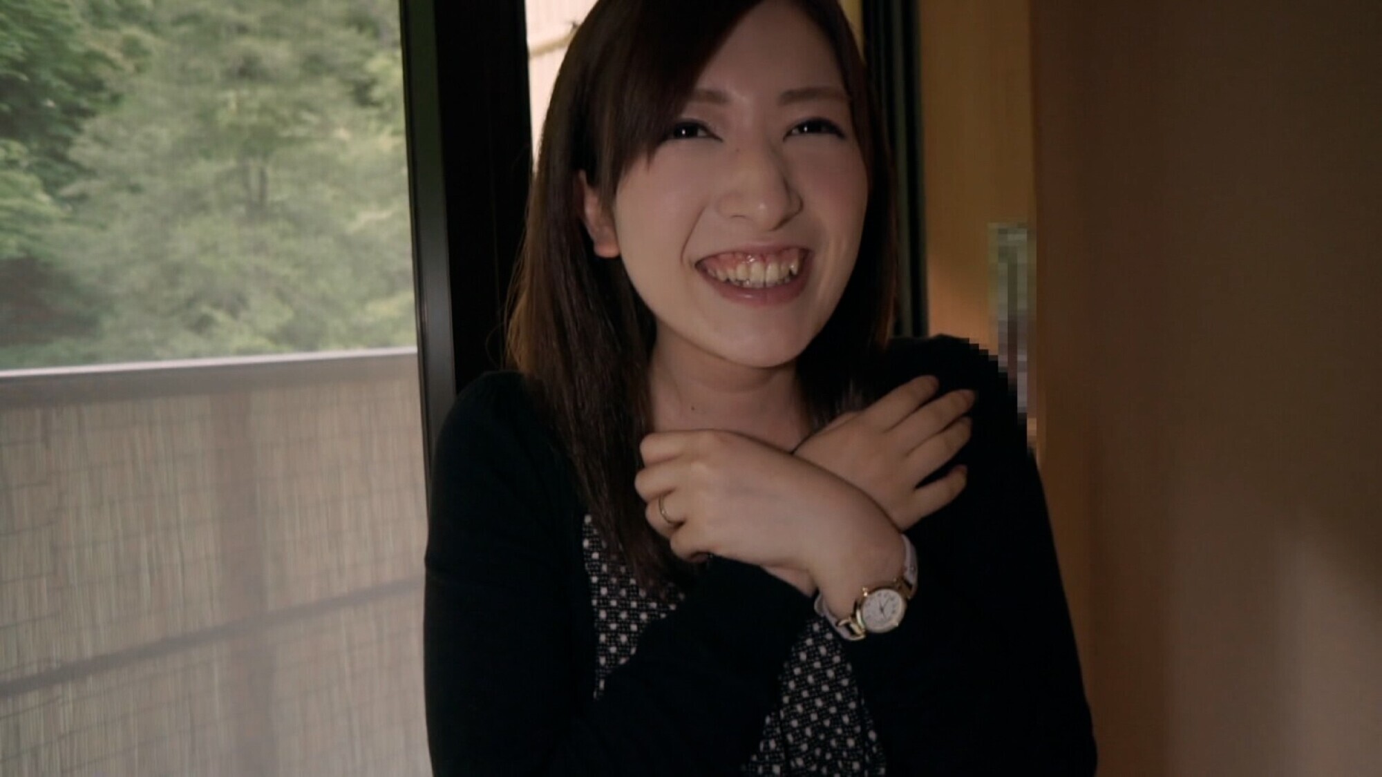 旅先でナンパした人妻を滞在先のホテルに誘ってみた!旅先の解放感から恥ずかしがりながらも混浴露天風呂での濃厚愛撫に快楽堕ちで不貞行為にイキ果てる! 画像1