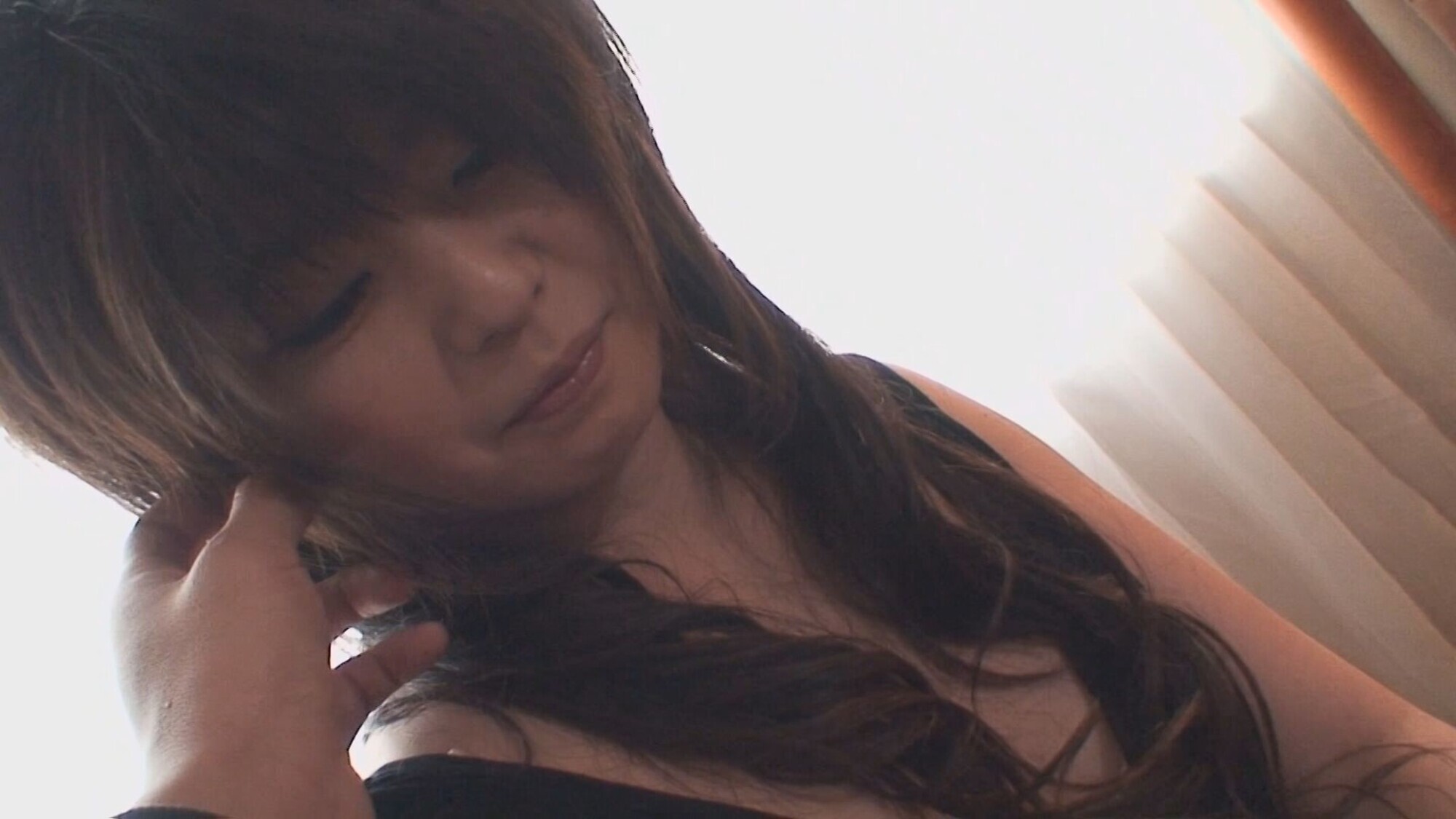 少し押したらイケそうな美人奥様をガチナンパ!言葉では拒みながらも実は期待しちゃっている奥様にボディタッチからの中出しSEX! 画像1