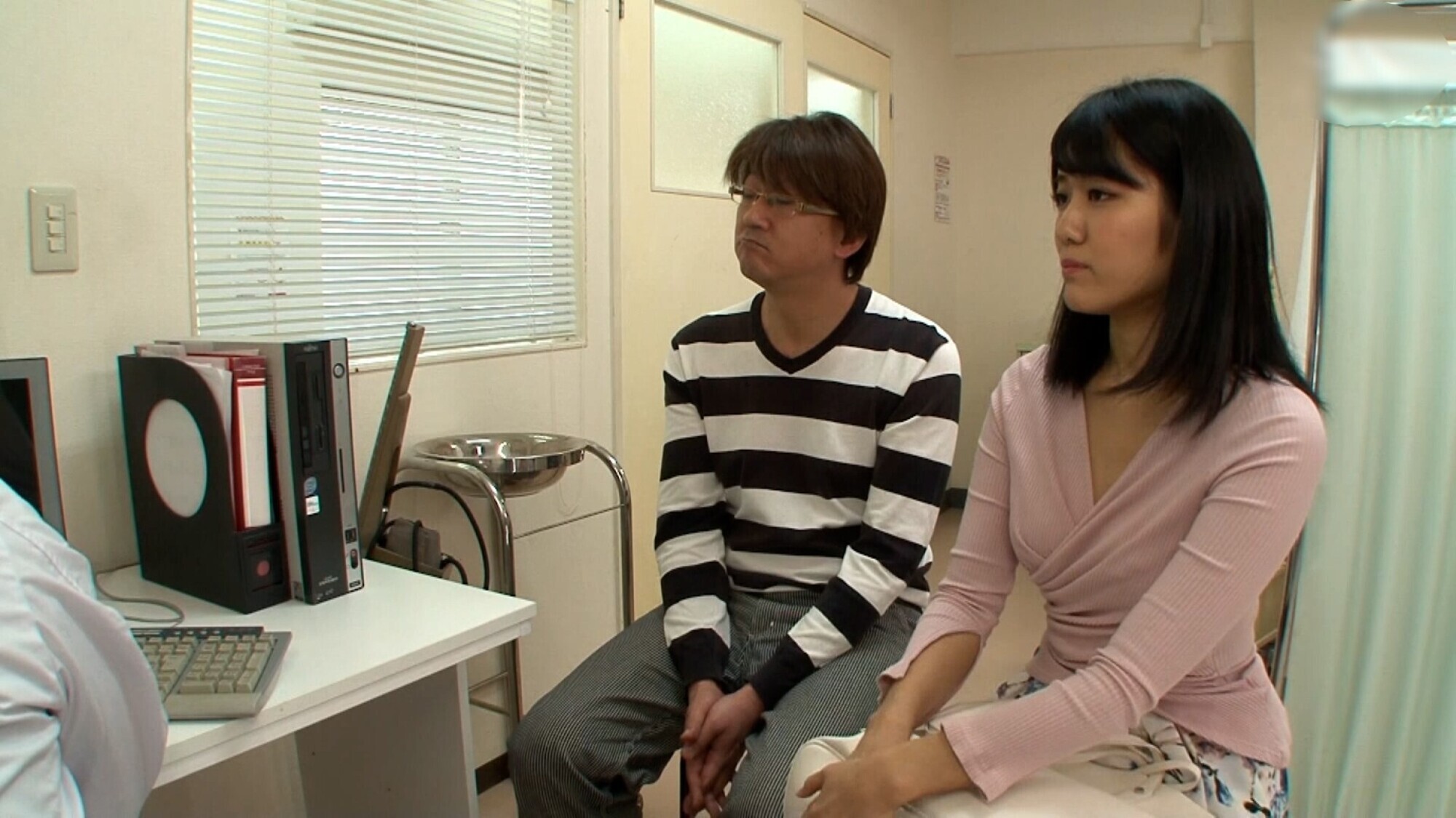 結婚3年目の妊活治療に堕ちた若妻!他人のザーメンで孕ませSEX! 画像1