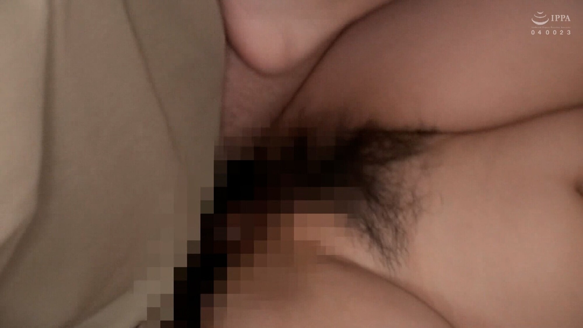 お風呂上がりの色っぽい嫁に欲情してしまう義父!ガチガチの肉棒に感じて不貞行為に溺れる美人妻! 画像9