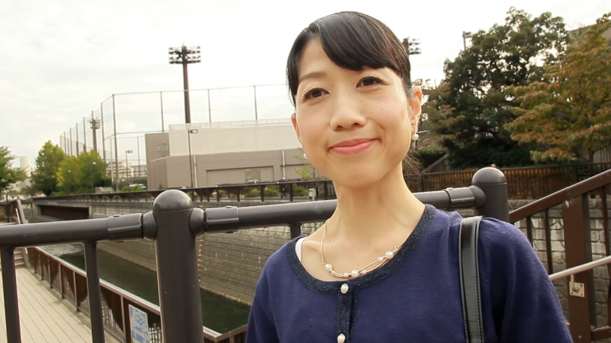 上品で清楚な雰囲気のスレンダー熟女の肉欲暴走SEX!10年振りのSEXでイキ過ぎ注意! 画像1