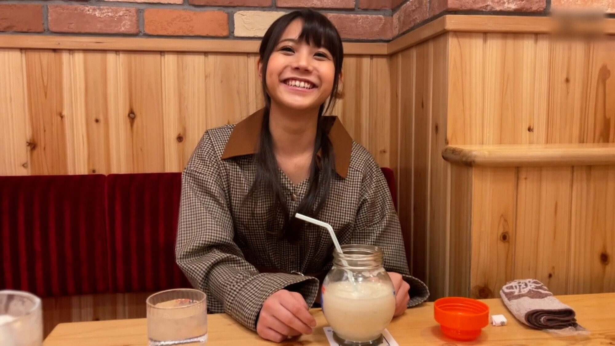 顔小っちゃ!小悪魔的に可愛いアパレル店員と個撮テイでエロ過ぎ嵌め撮りSEX! 画像1