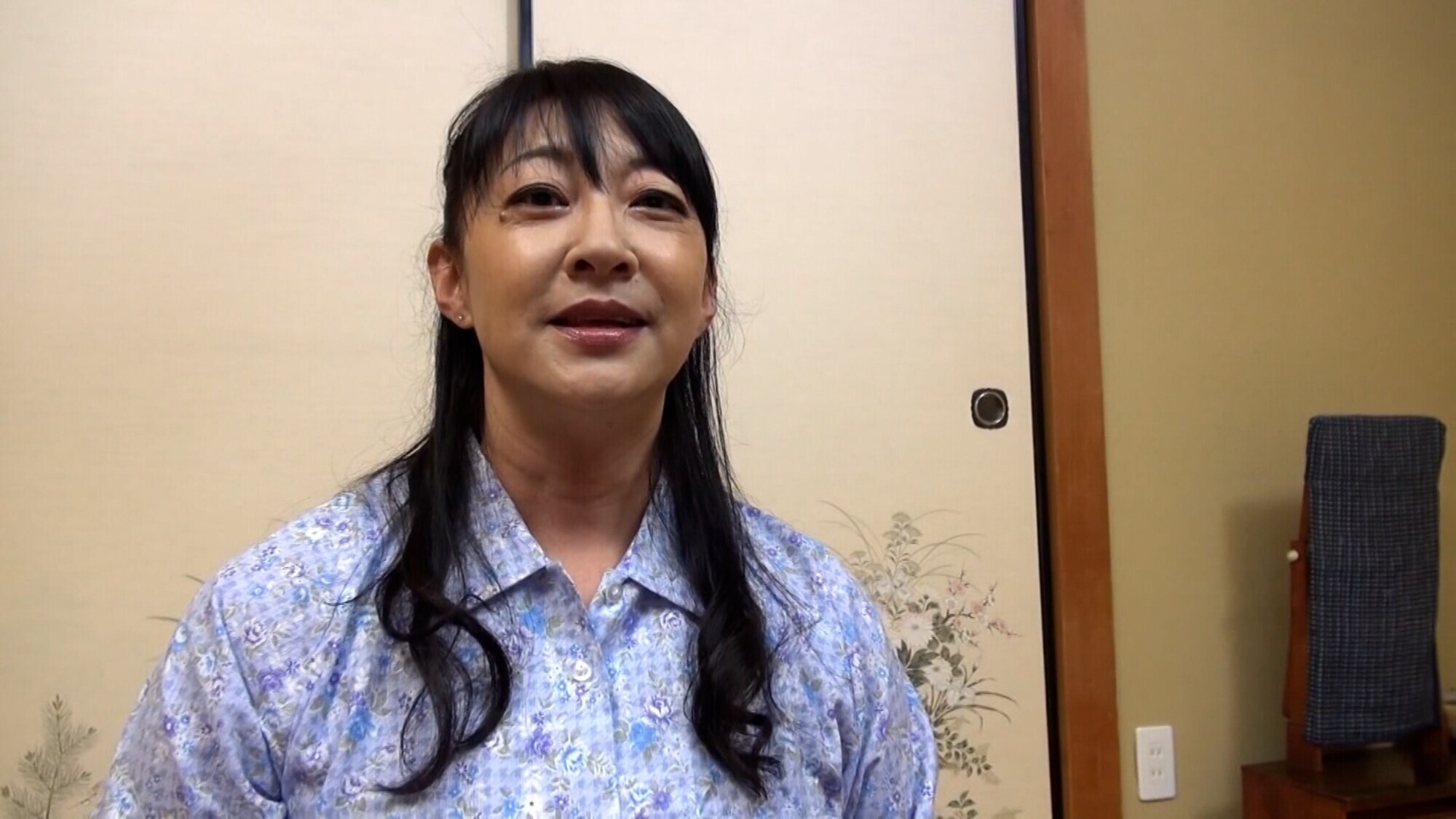 51歳農家のバツイチ熟女がセックスしたくてAVメーカーに応募して欲求不満解消!無自覚にエロい農家のおばさんの潮吹きSEX! 画像1