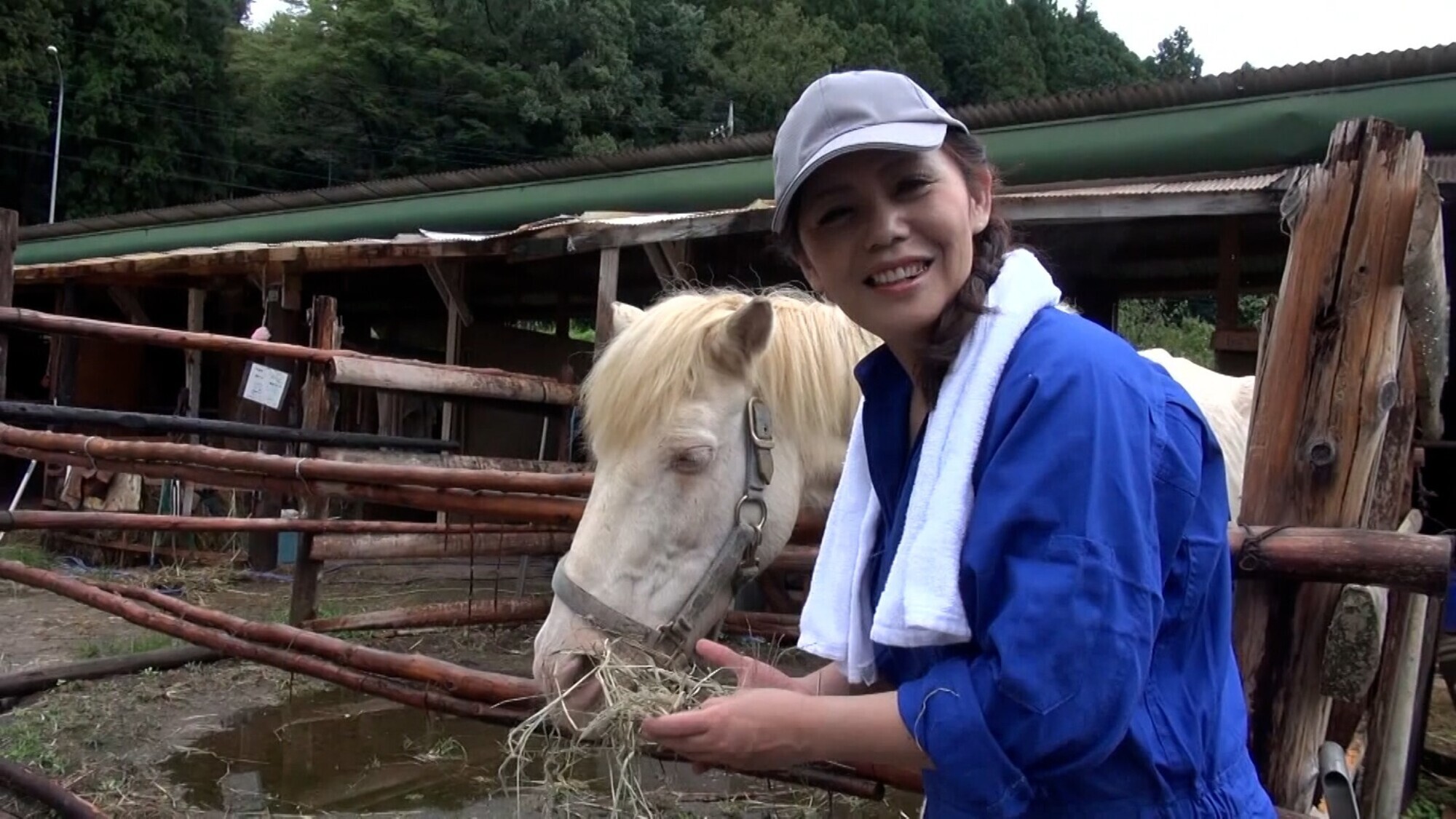 馬を7頭飼育してる酪農家の五十路熟女の欲求不満解消のAV出演！甘い喘ぎ声をあげてイキまくりの濃厚SEX！ 画像1