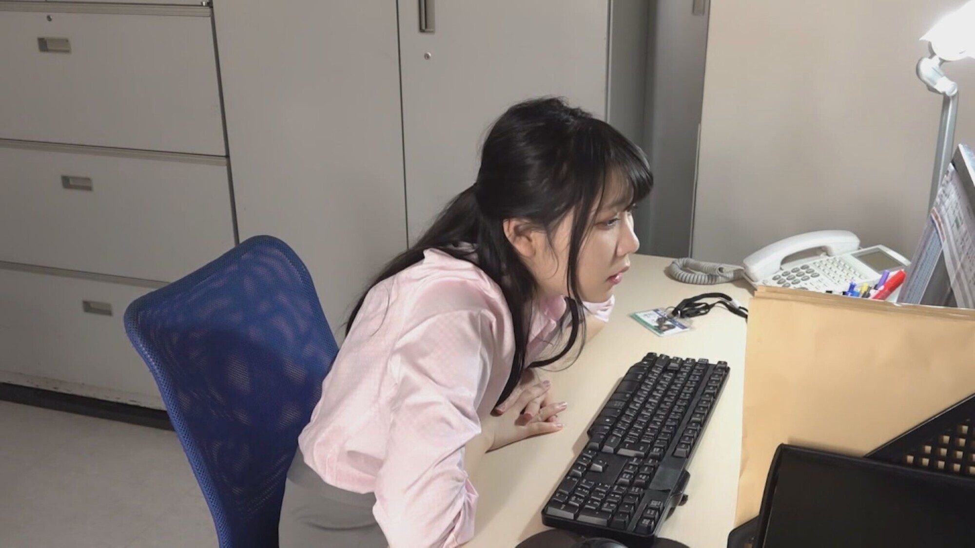 大手警備会社警備員 不審ガードマン 独り残業でオートロックに締め出された女性社員 画像1