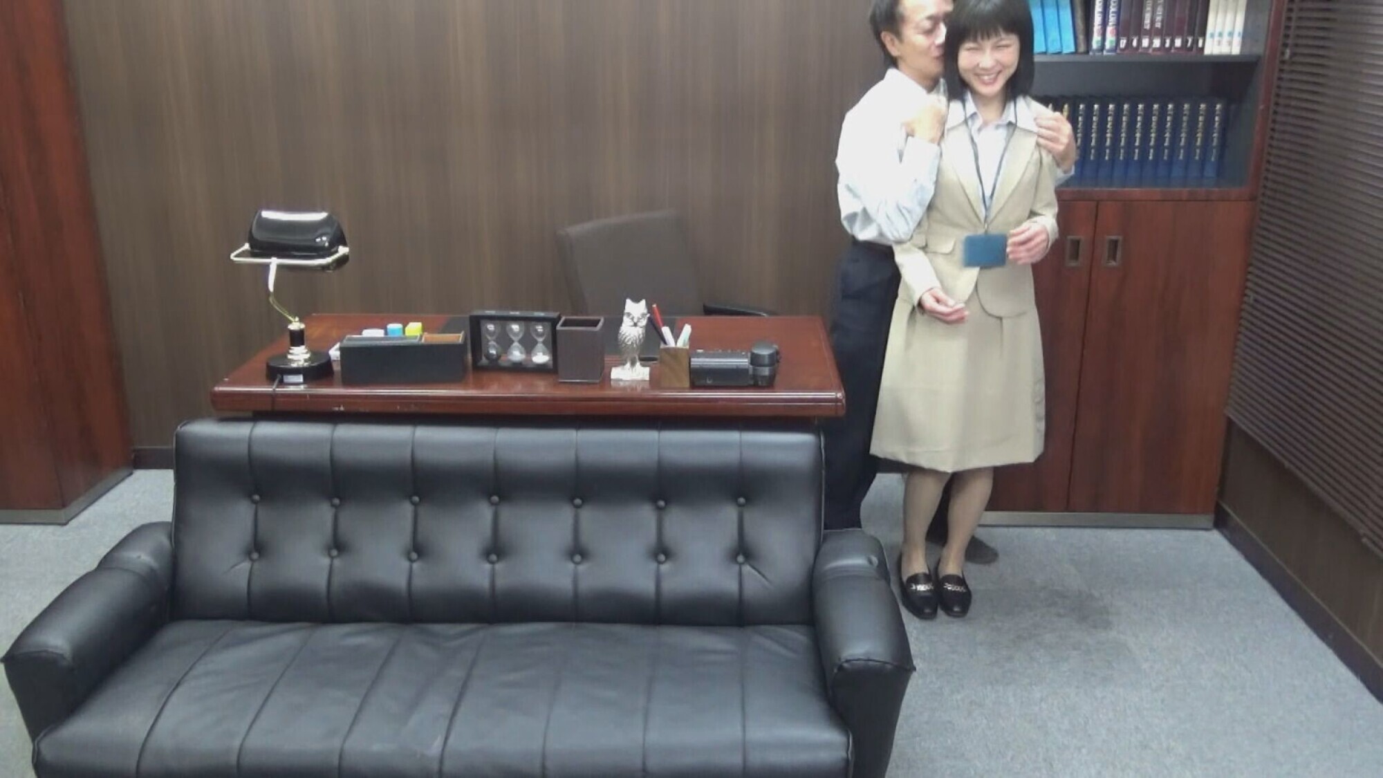 性豪社長 欲望の社長室 笑顔が安らぐ黒髪美人秘書 久々の寵愛に剥きだす性欲! 1枚目