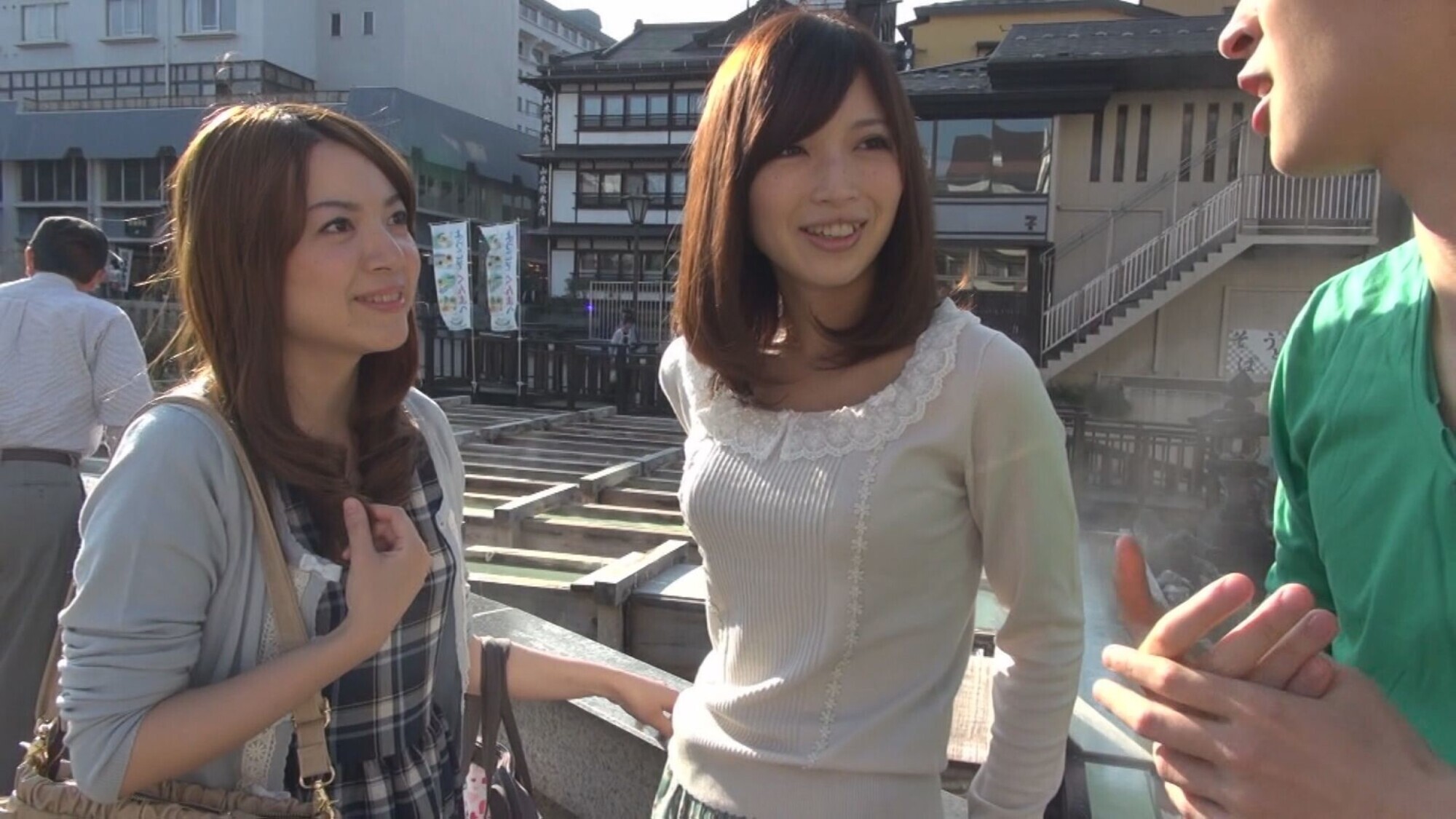 温泉ナンパ！八重歯のかわいいスレンダー美人と露天風呂でSEX！ 画像1