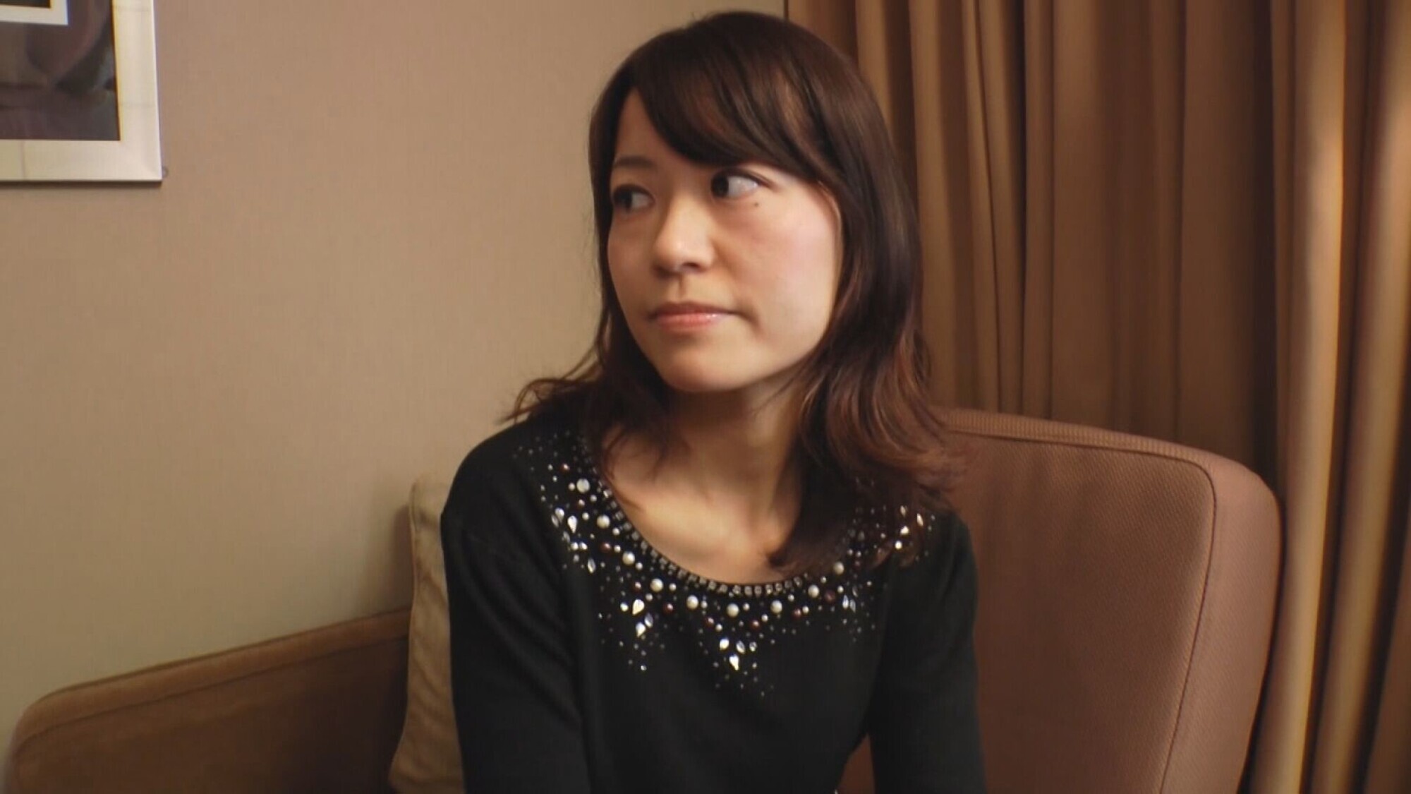 【流出映像】某大手航空会社での国際線乗務の人妻CAさんの一度だけの浮気AV出演。旦那は同航空会社勤務の重役で、ダブル不倫疑惑中だという。奥様の人生をかけた浮気動画 画像1